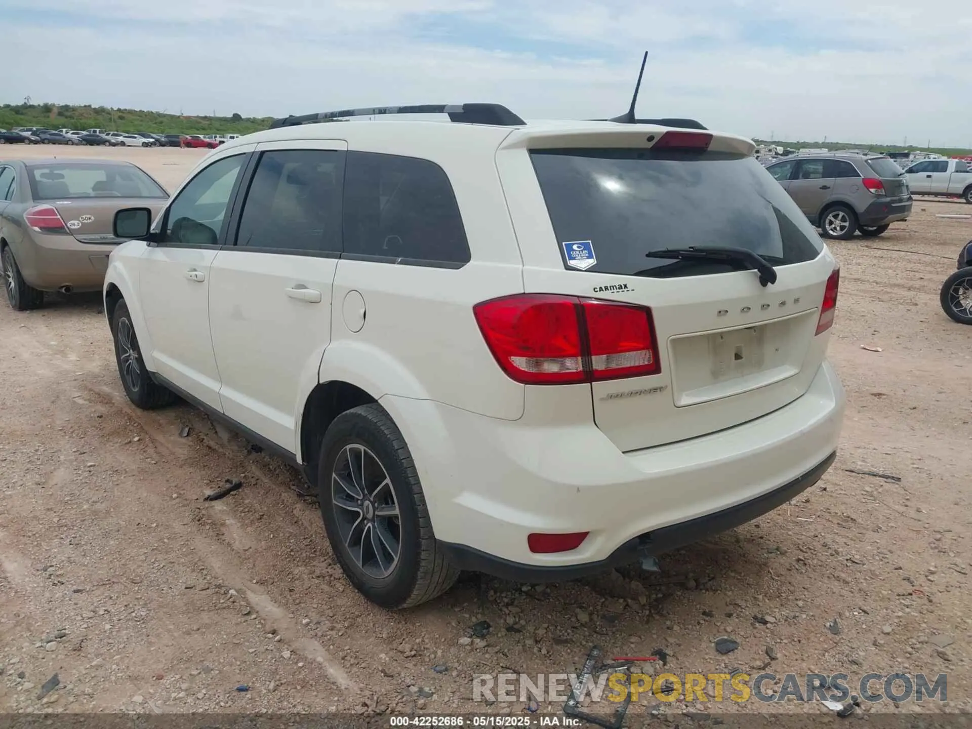 3 Photograph of a damaged car 3C4PDCBB5KT719740 DODGE JOURNEY 2019