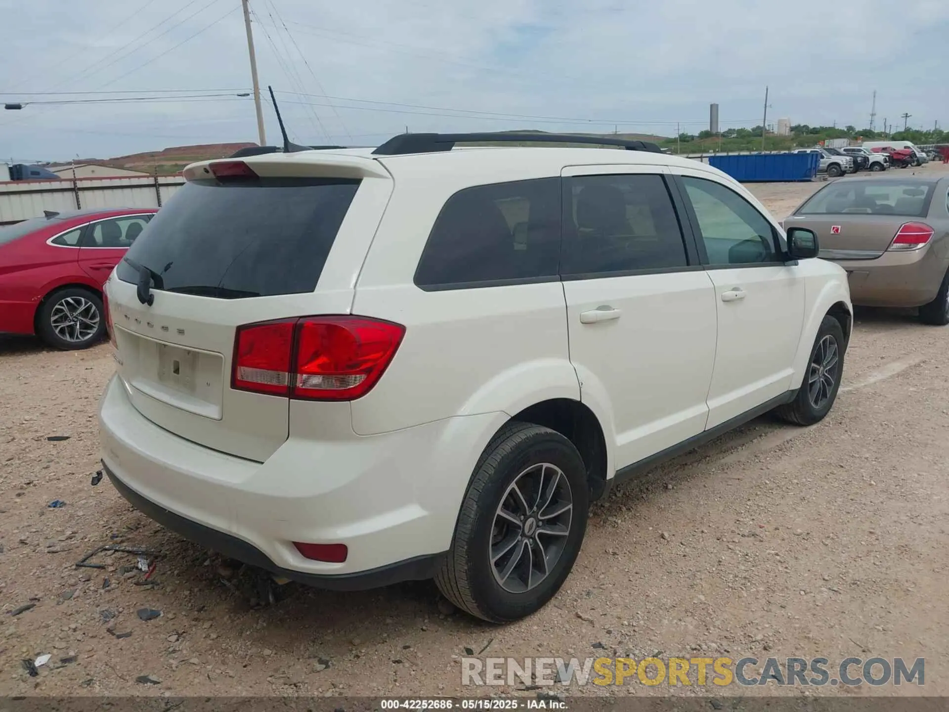 4 Photograph of a damaged car 3C4PDCBB5KT719740 DODGE JOURNEY 2019