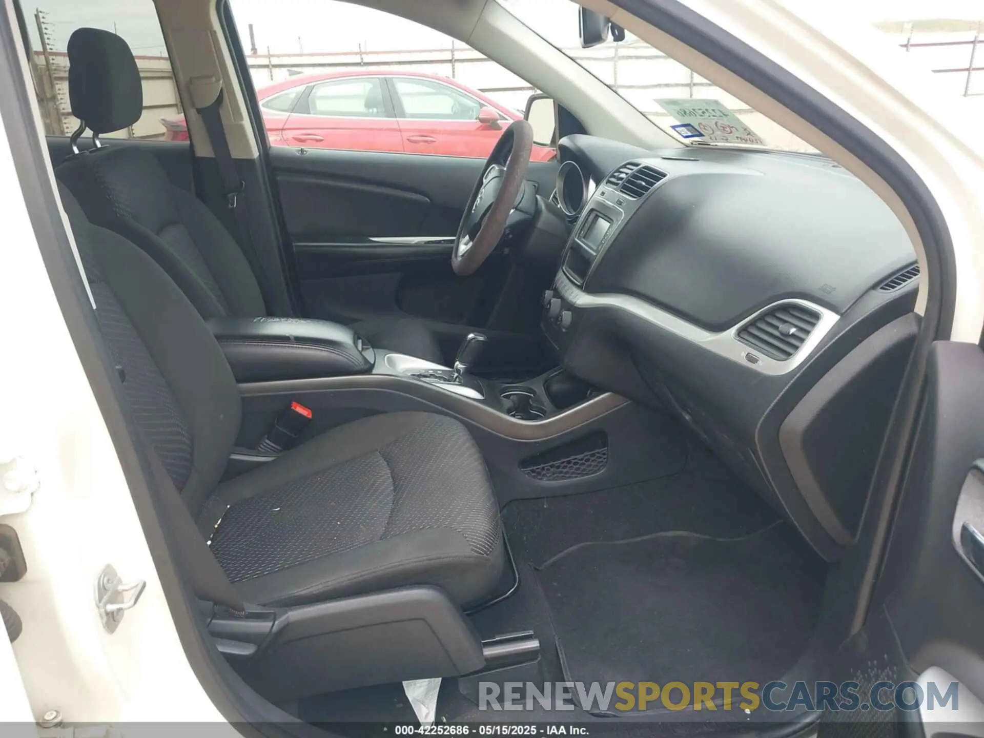 5 Photograph of a damaged car 3C4PDCBB5KT719740 DODGE JOURNEY 2019