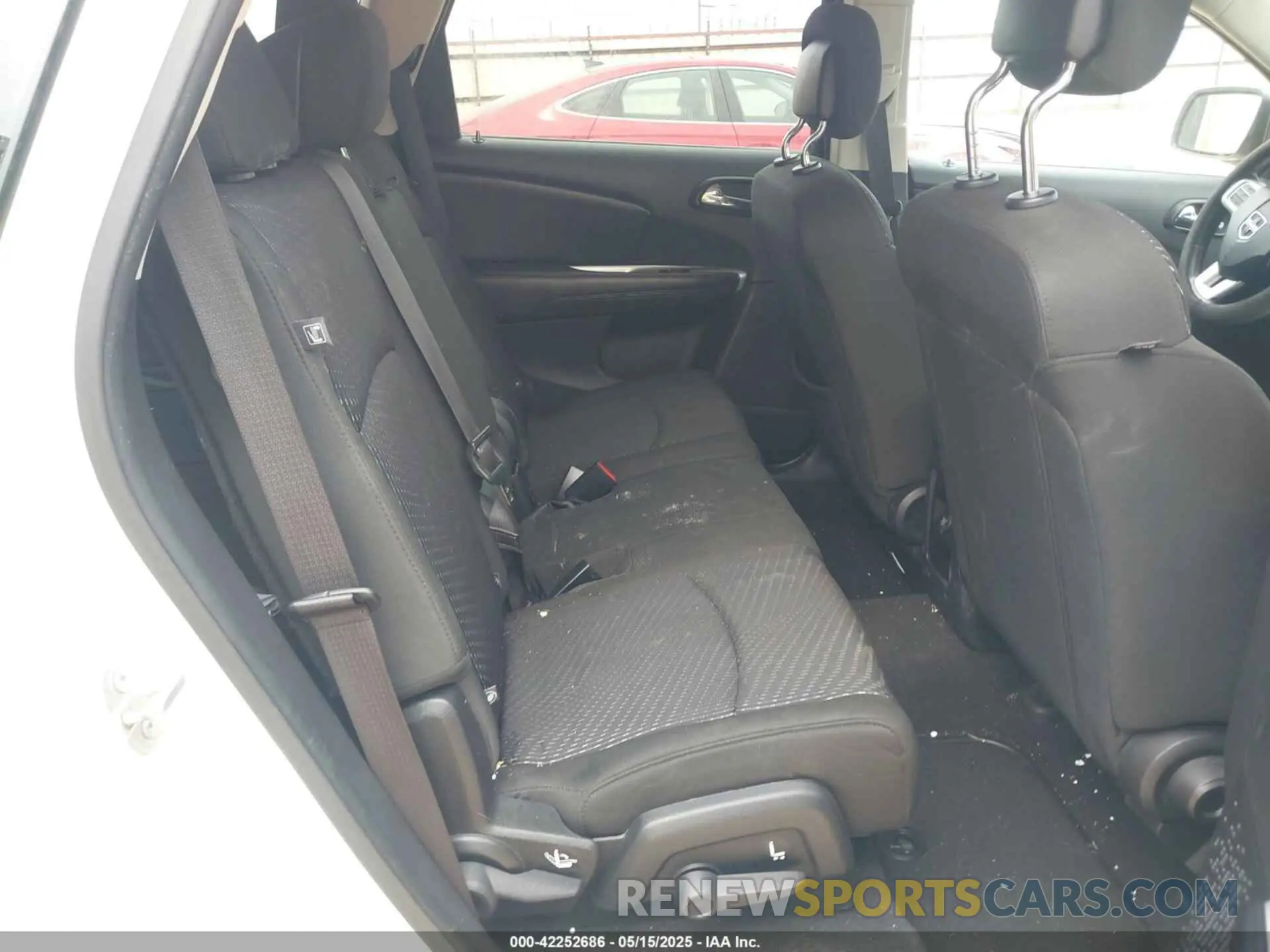 8 Photograph of a damaged car 3C4PDCBB5KT719740 DODGE JOURNEY 2019