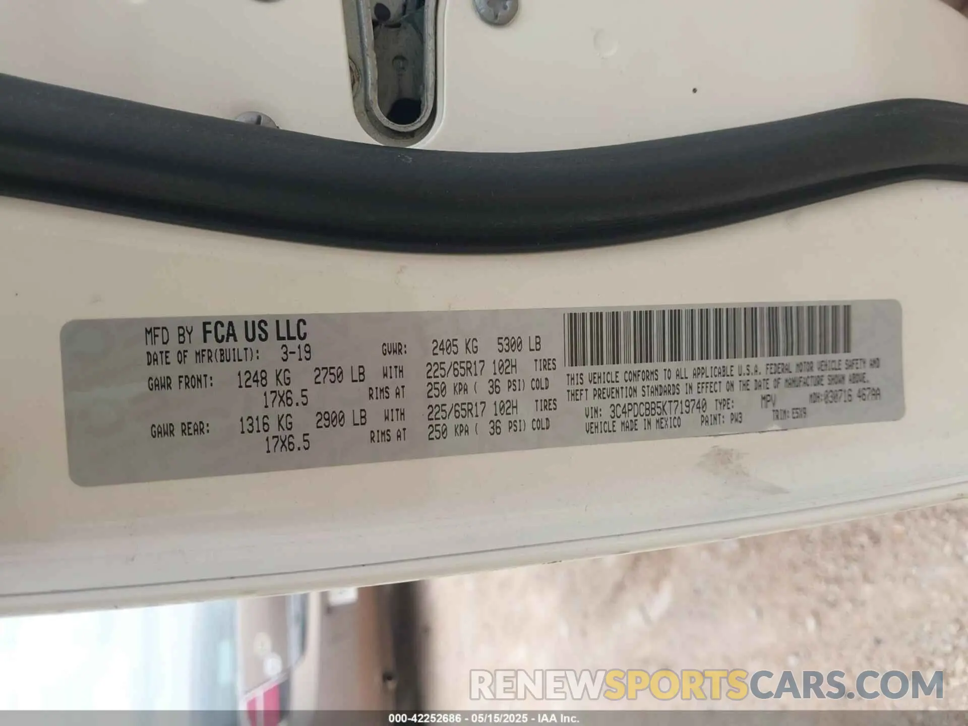 9 Photograph of a damaged car 3C4PDCBB5KT719740 DODGE JOURNEY 2019