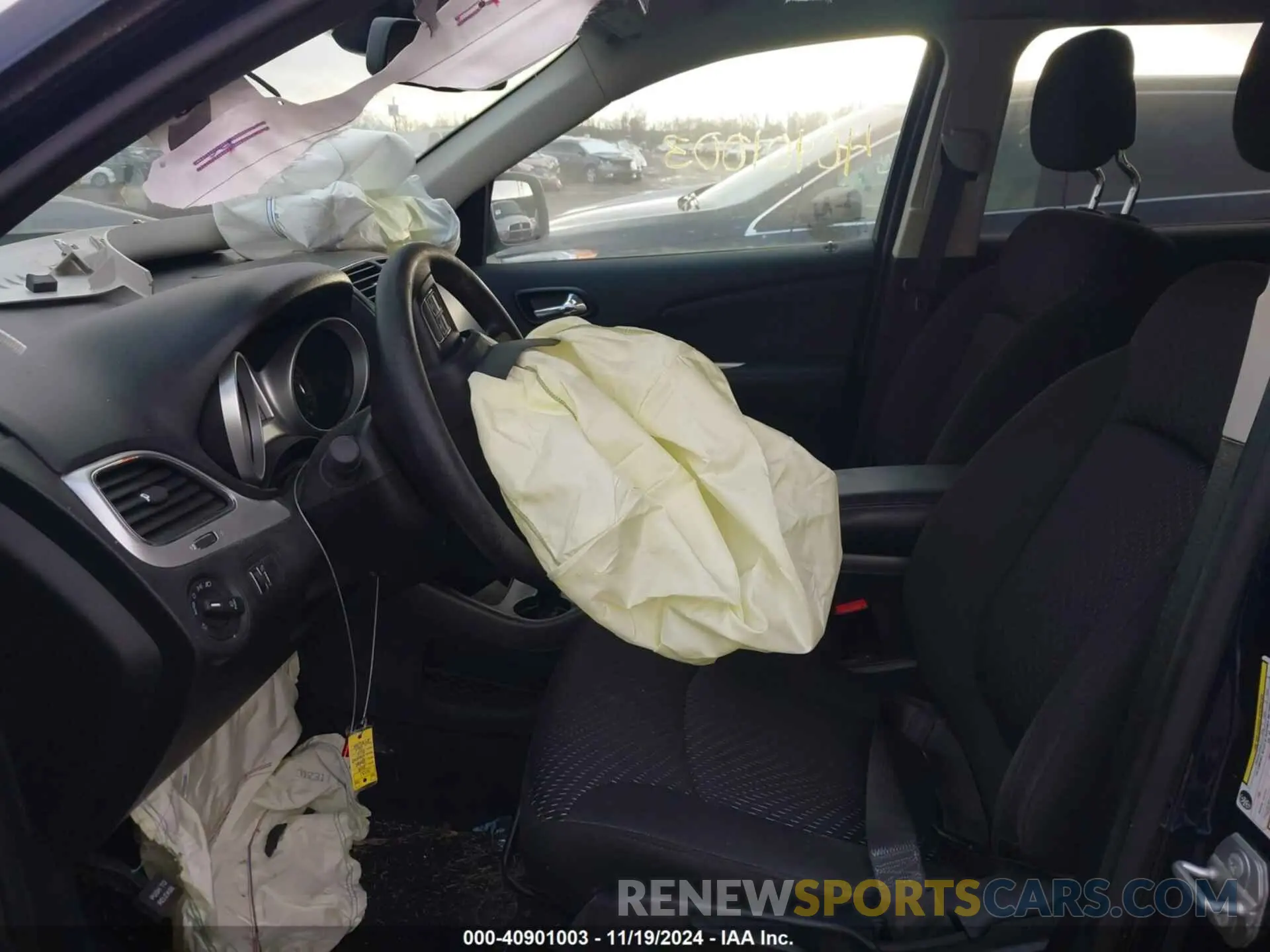 5 Photograph of a damaged car 3C4PDCBB5KT821412 DODGE JOURNEY 2019