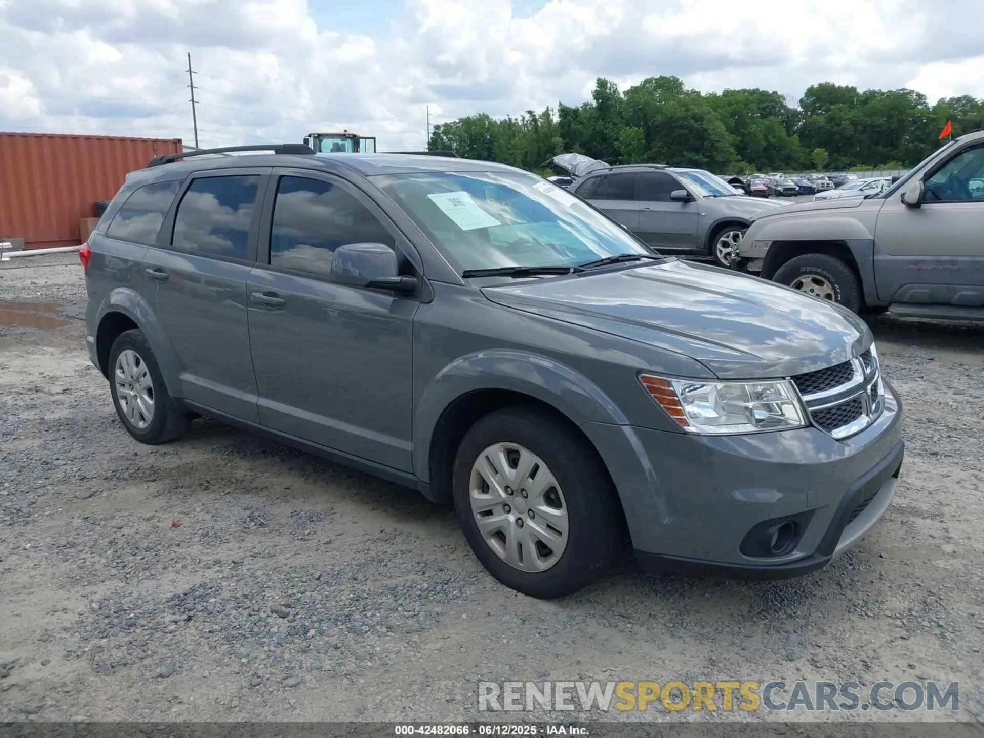 1 Photograph of a damaged car 3C4PDCBB5KT868388 DODGE JOURNEY 2019