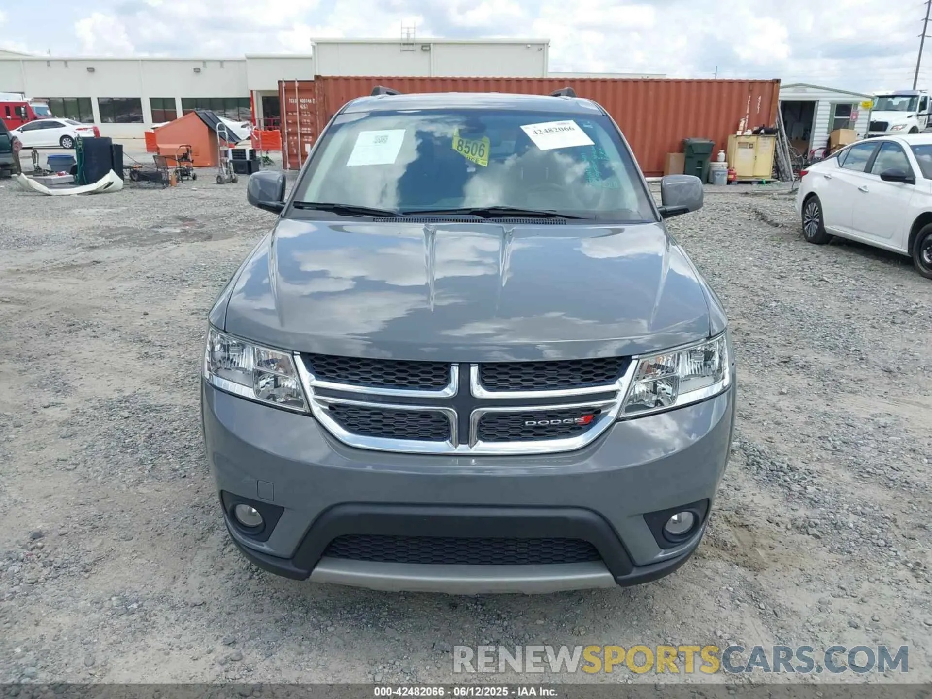 12 Photograph of a damaged car 3C4PDCBB5KT868388 DODGE JOURNEY 2019