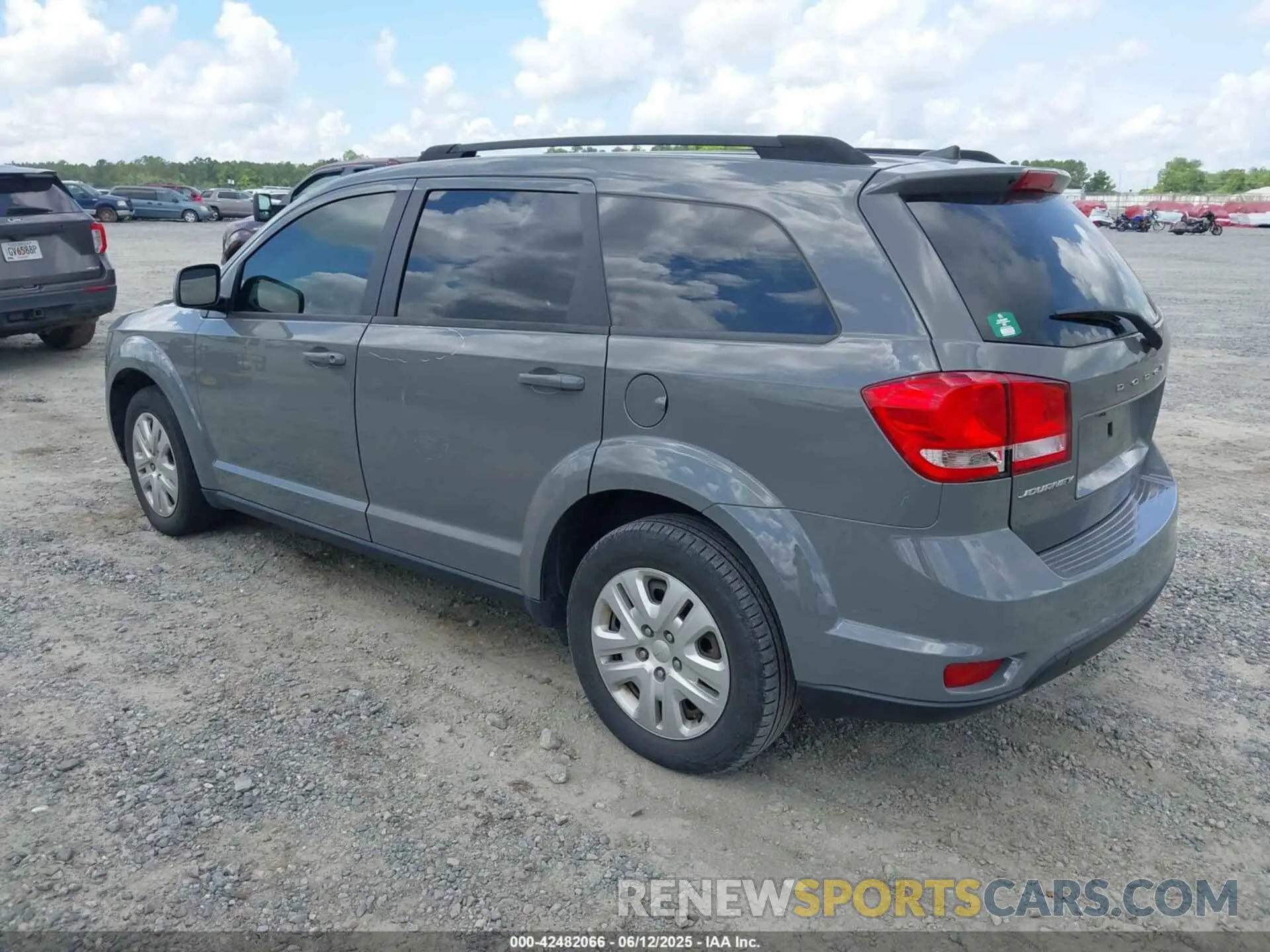 3 Photograph of a damaged car 3C4PDCBB5KT868388 DODGE JOURNEY 2019