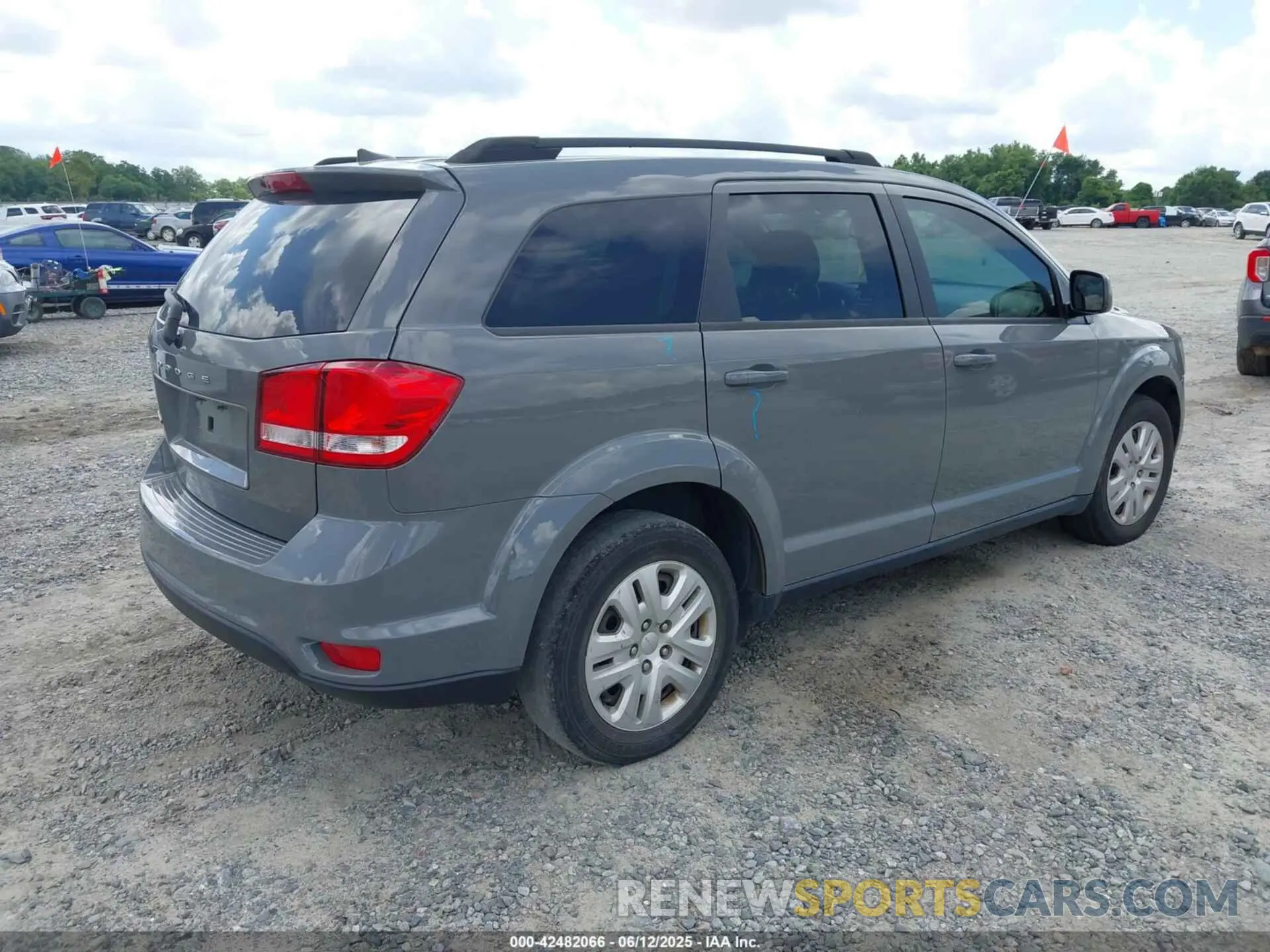 4 Photograph of a damaged car 3C4PDCBB5KT868388 DODGE JOURNEY 2019
