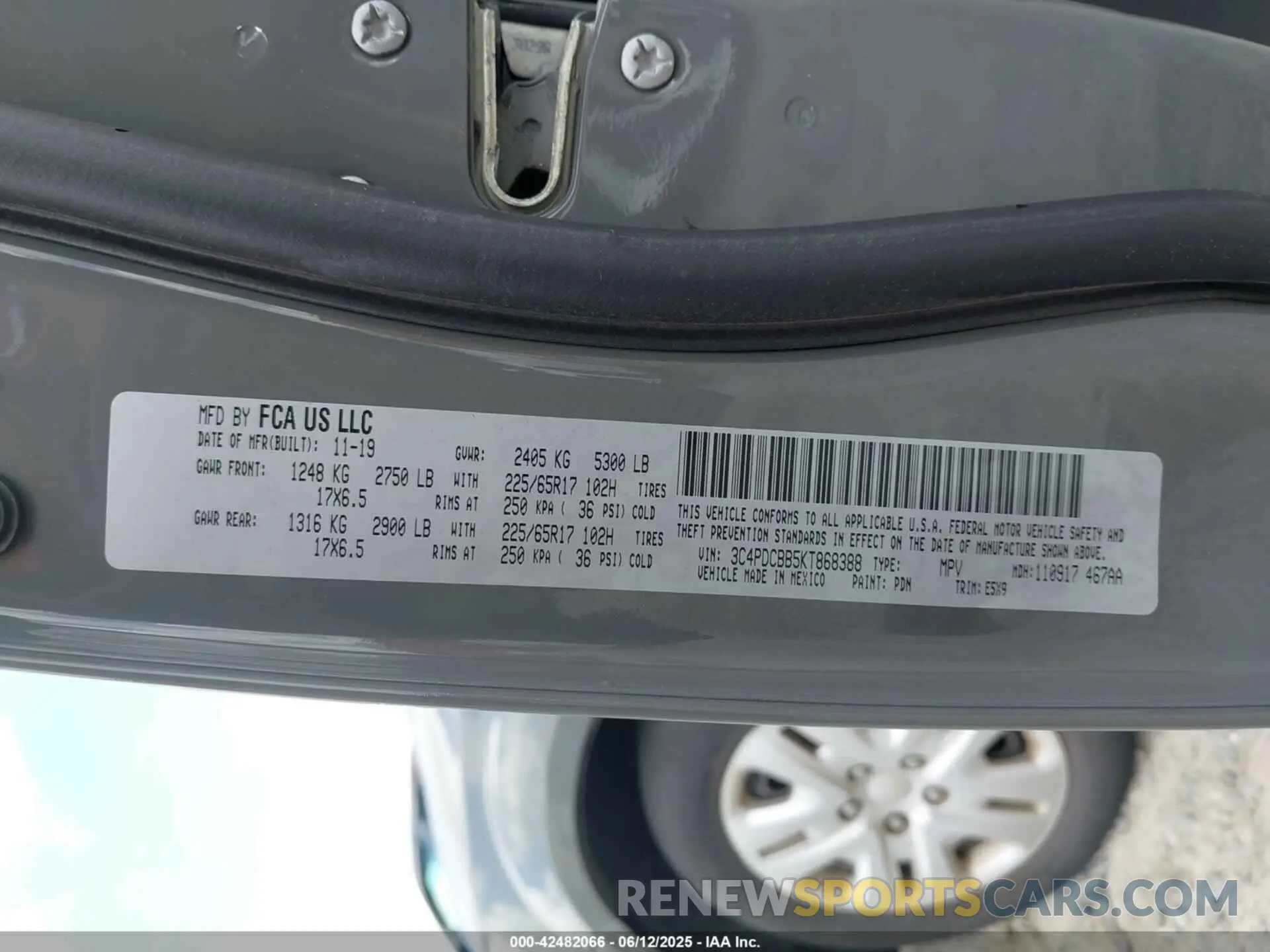 9 Photograph of a damaged car 3C4PDCBB5KT868388 DODGE JOURNEY 2019