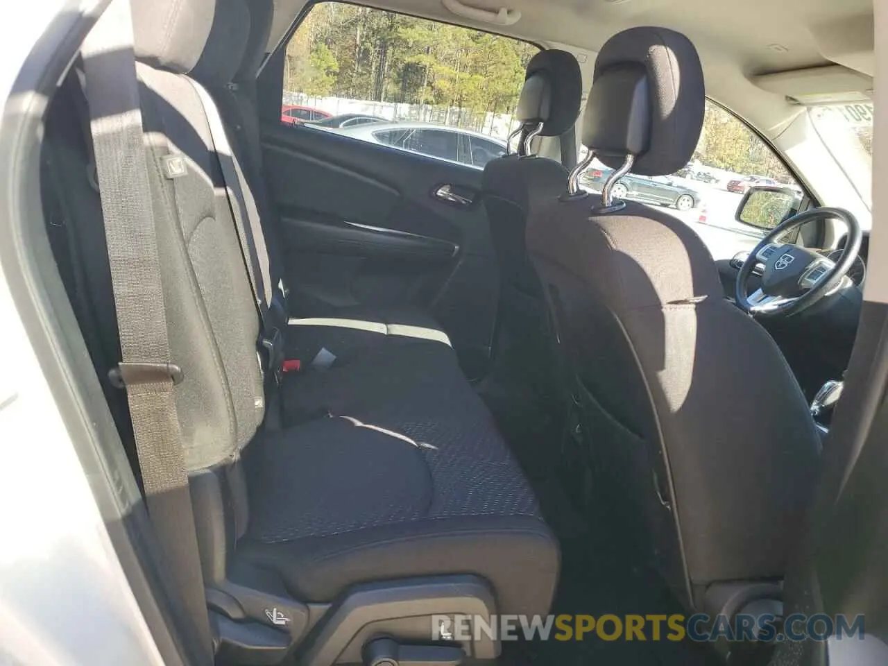 12 Photograph of a damaged car 3C4PDCBB5KT868567 DODGE JOURNEY 2019