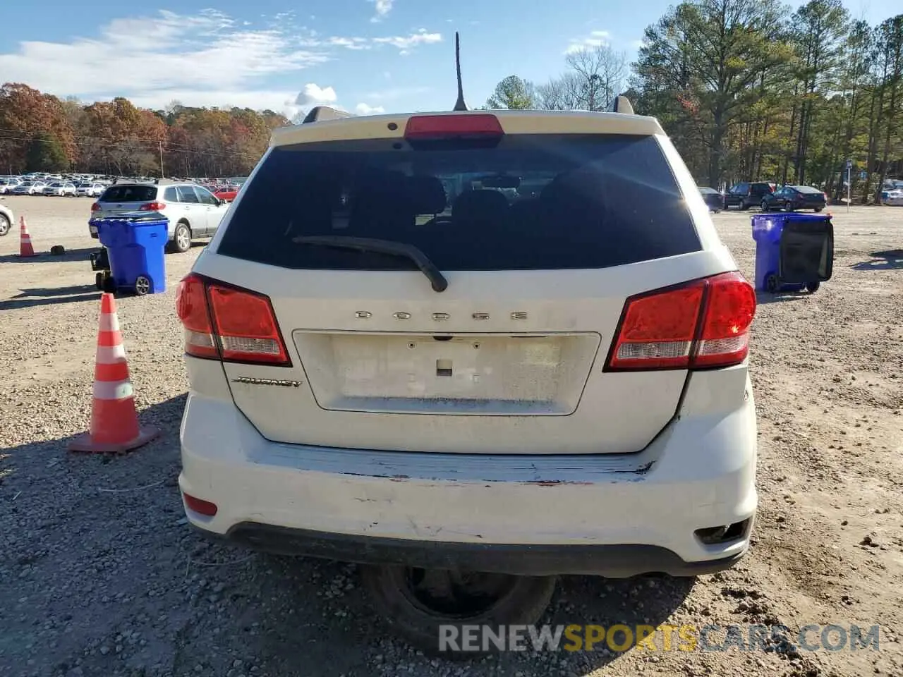 6 Photograph of a damaged car 3C4PDCBB5KT868567 DODGE JOURNEY 2019