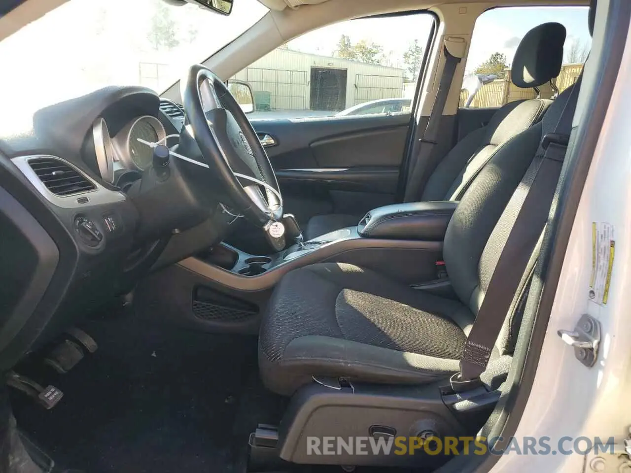 7 Photograph of a damaged car 3C4PDCBB5KT868567 DODGE JOURNEY 2019