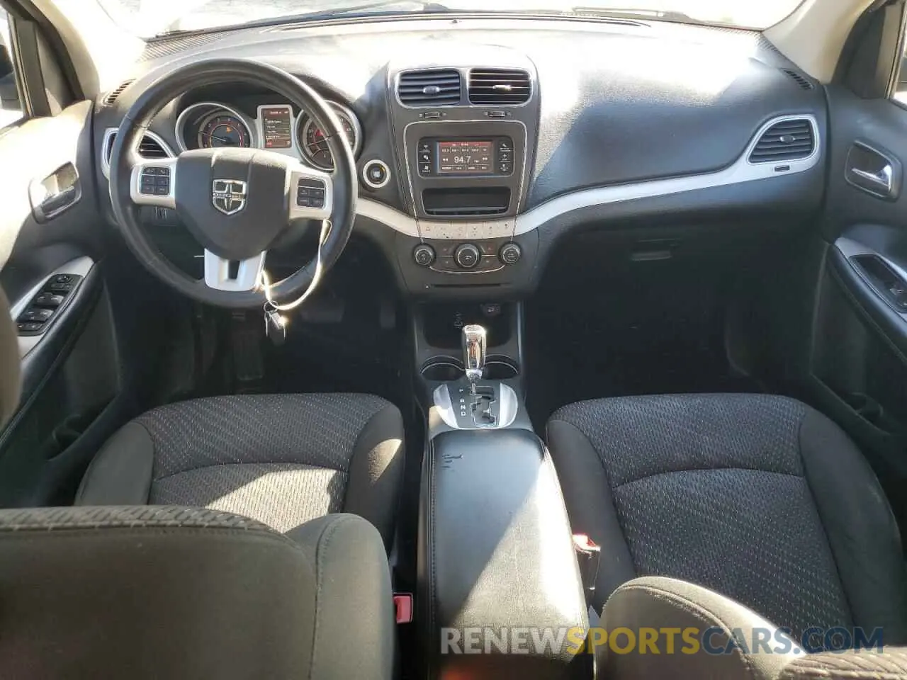 8 Photograph of a damaged car 3C4PDCBB5KT868567 DODGE JOURNEY 2019