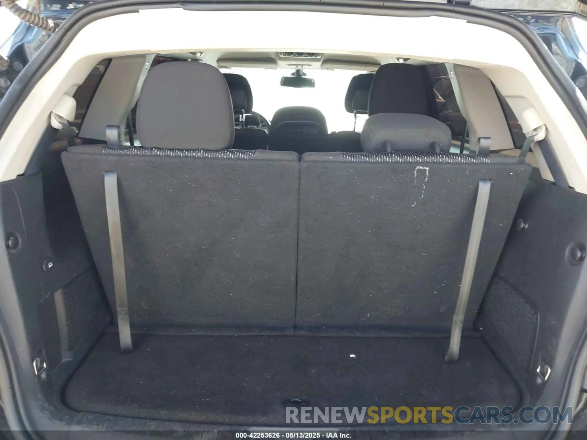 17 Photograph of a damaged car 3C4PDCBB5KT870934 DODGE JOURNEY 2019