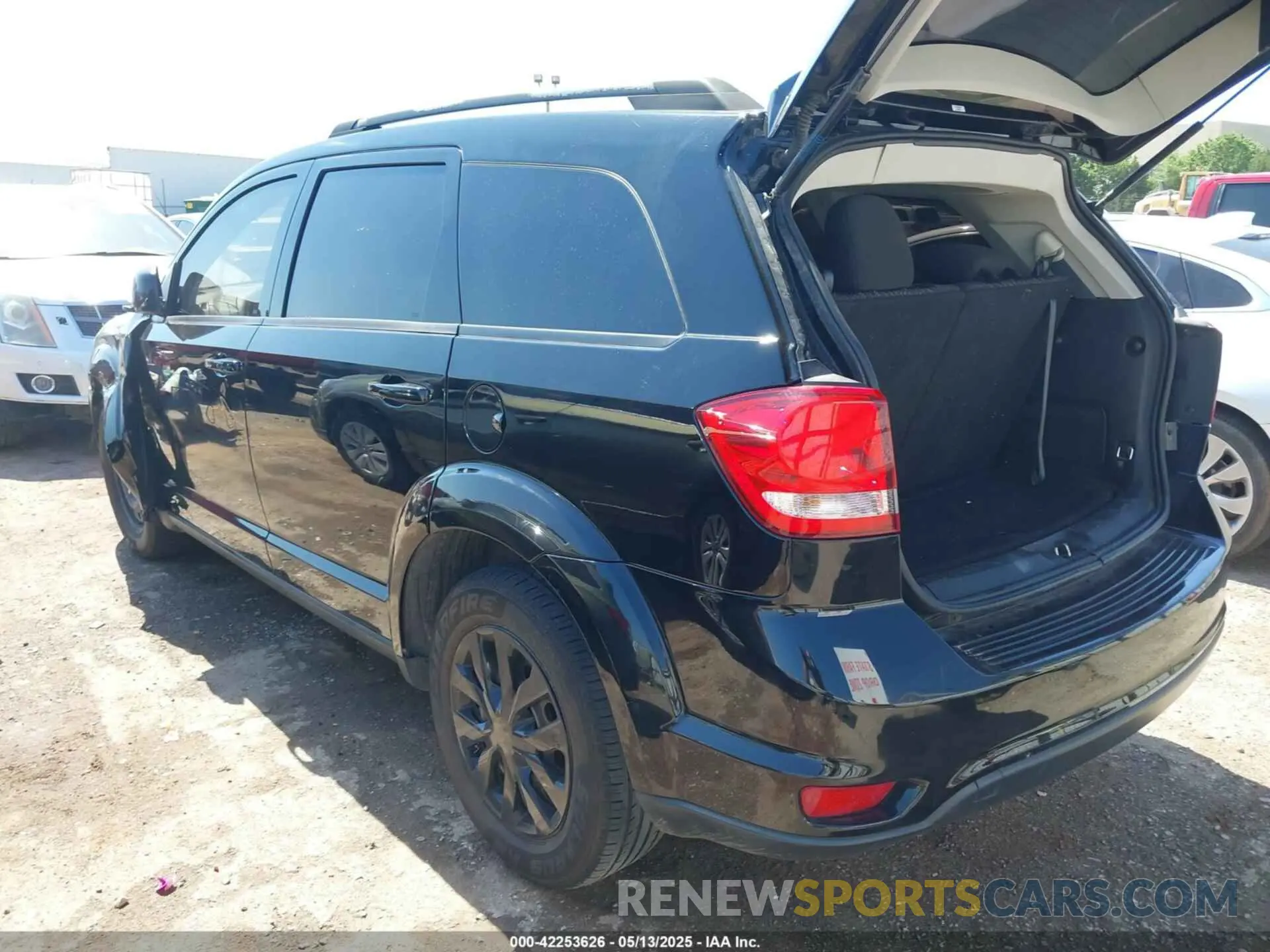 3 Photograph of a damaged car 3C4PDCBB5KT870934 DODGE JOURNEY 2019