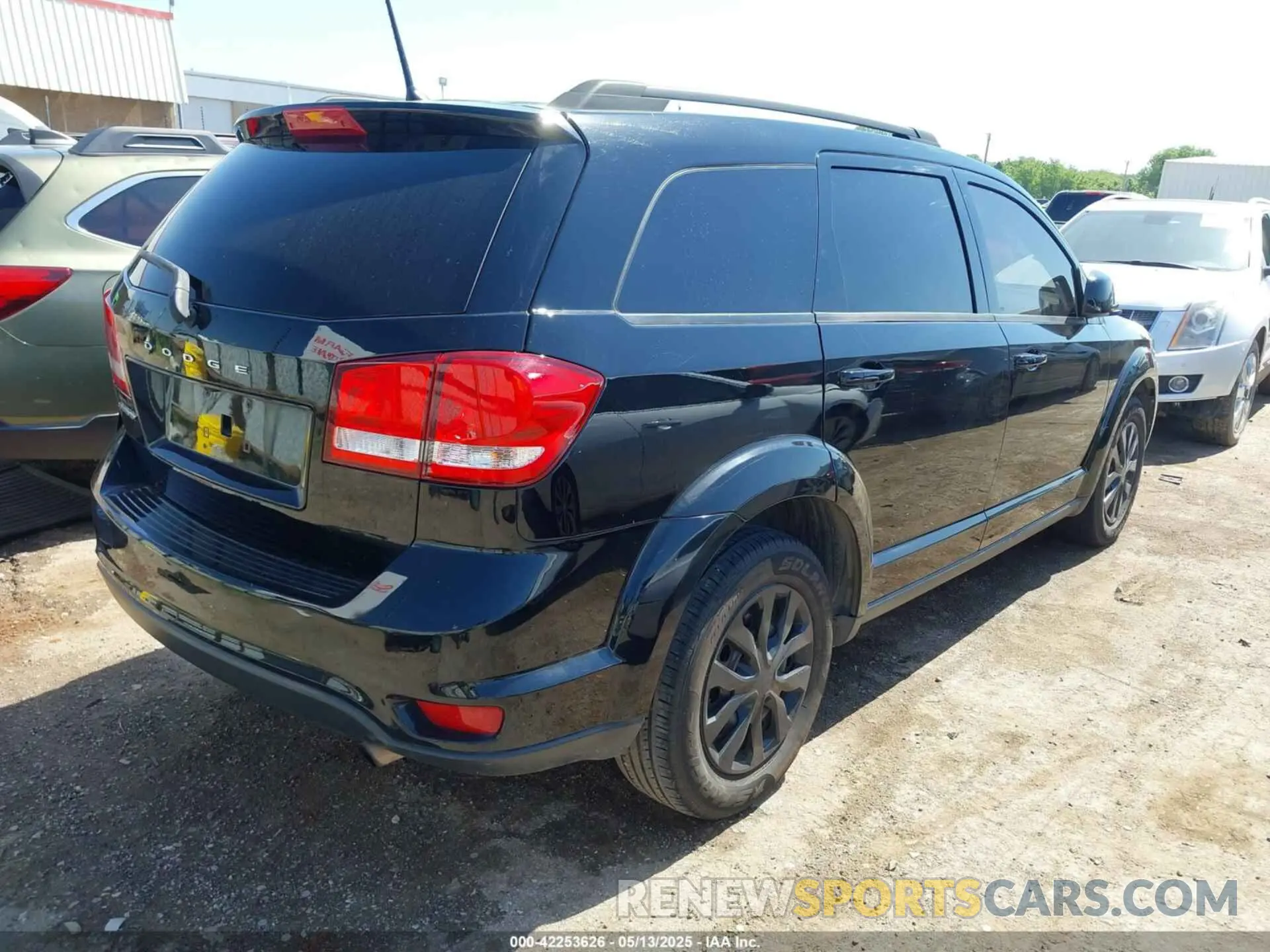 4 Photograph of a damaged car 3C4PDCBB5KT870934 DODGE JOURNEY 2019