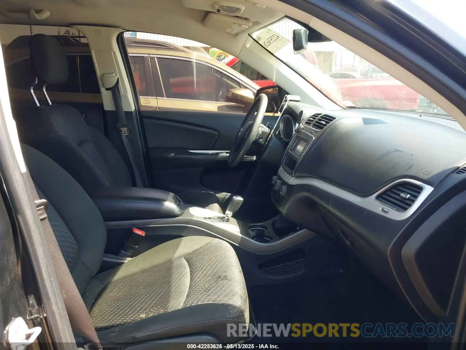 5 Photograph of a damaged car 3C4PDCBB5KT870934 DODGE JOURNEY 2019