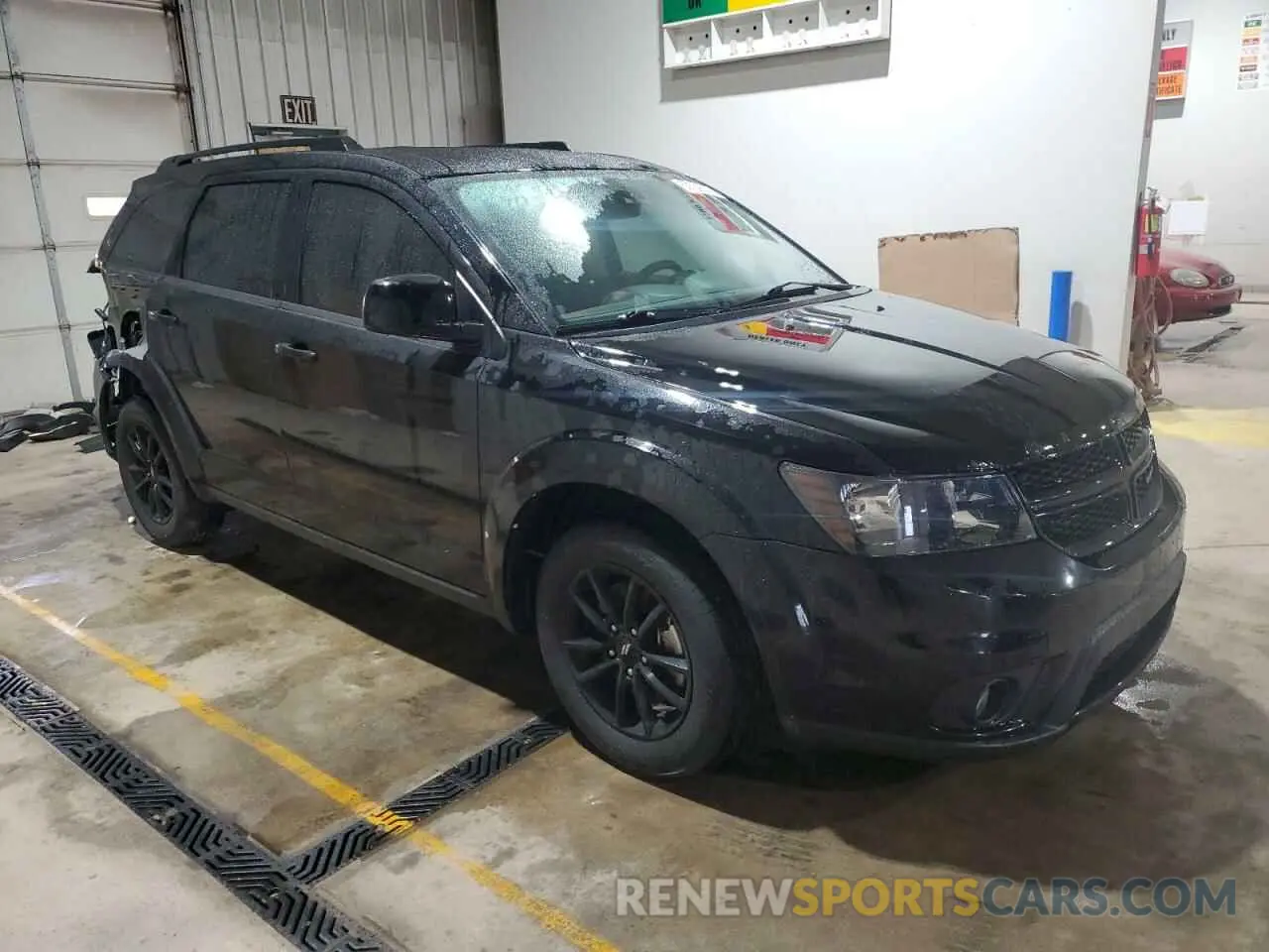 4 Photograph of a damaged car 3C4PDCBB5KT873798 DODGE JOURNEY 2019