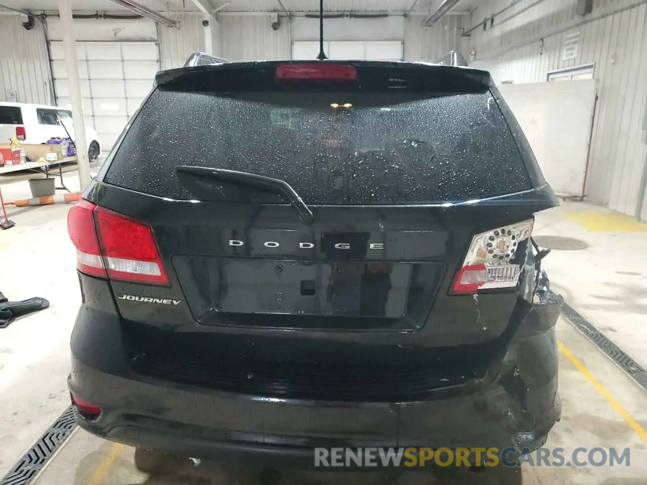 6 Photograph of a damaged car 3C4PDCBB5KT873798 DODGE JOURNEY 2019