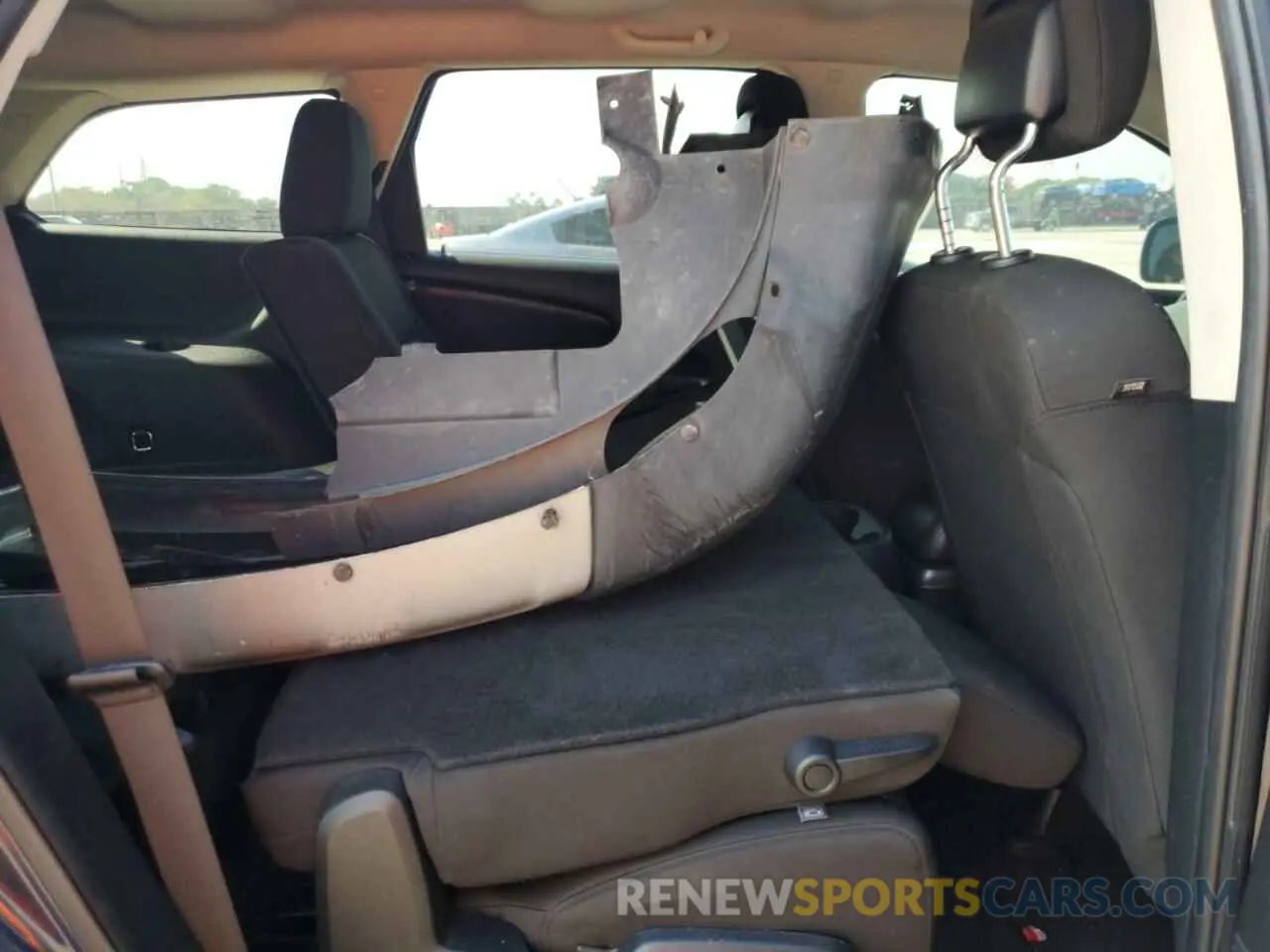 11 Photograph of a damaged car 3C4PDCBB6KT719584 DODGE JOURNEY 2019