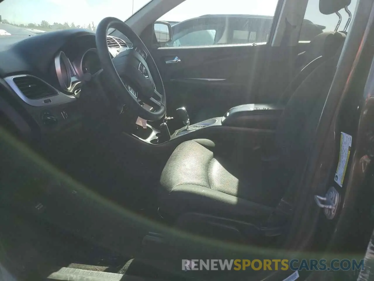 7 Photograph of a damaged car 3C4PDCBB6KT798058 DODGE JOURNEY 2019