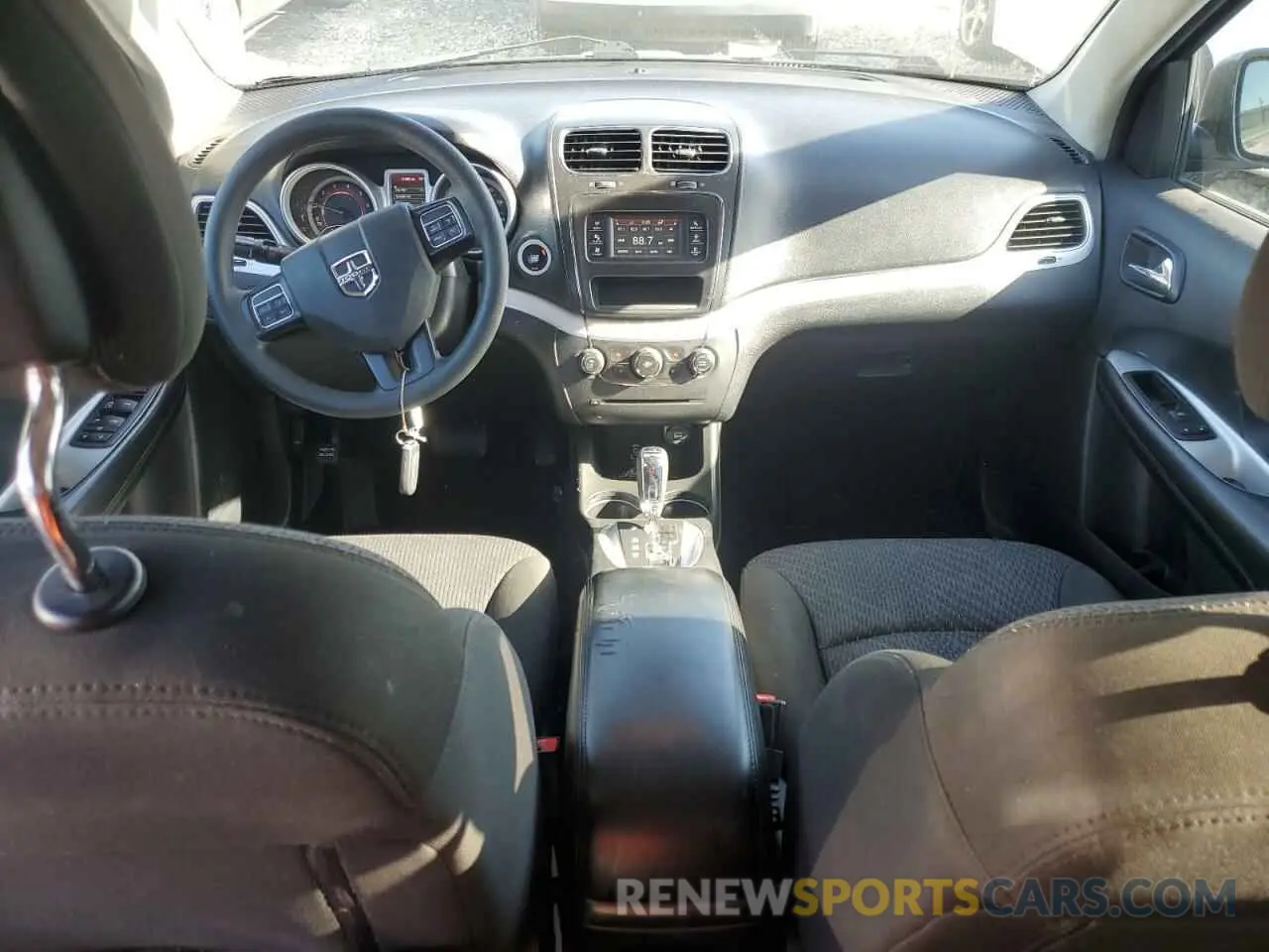 8 Photograph of a damaged car 3C4PDCBB6KT798058 DODGE JOURNEY 2019