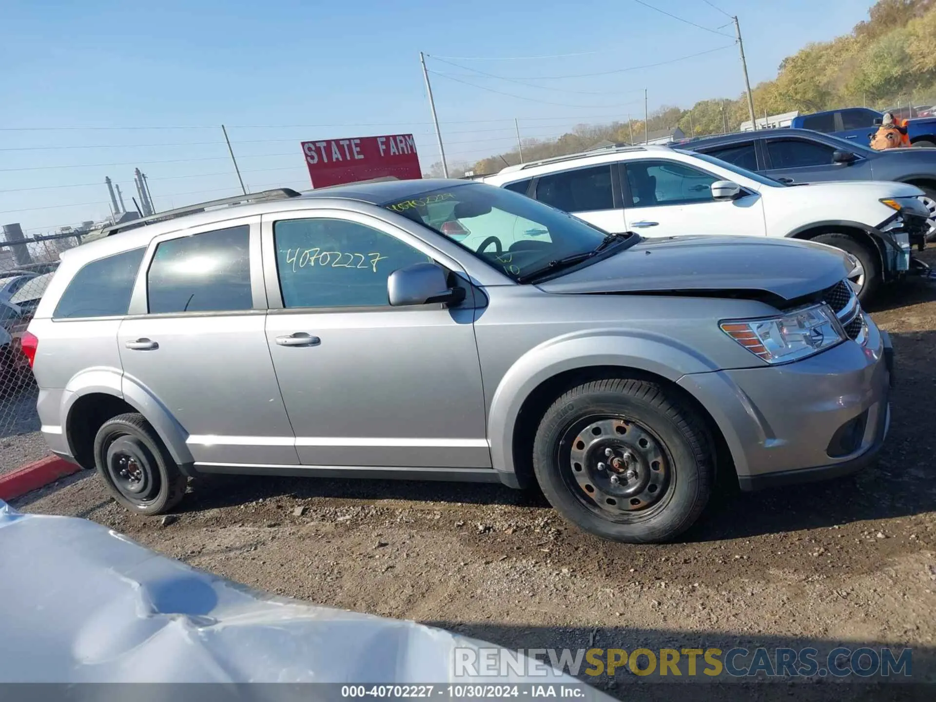 14 Photograph of a damaged car 3C4PDCBB6KT835643 DODGE JOURNEY 2019