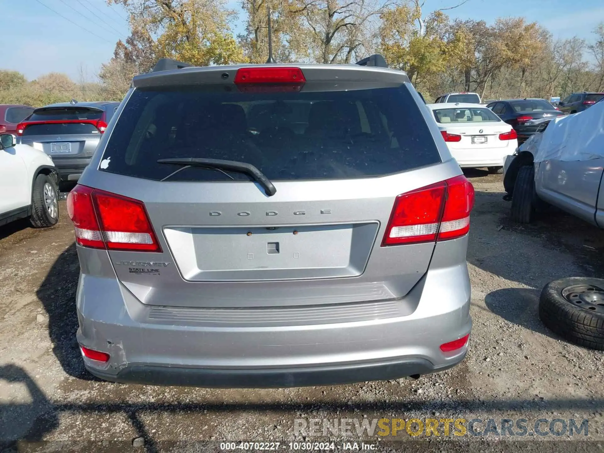 17 Photograph of a damaged car 3C4PDCBB6KT835643 DODGE JOURNEY 2019