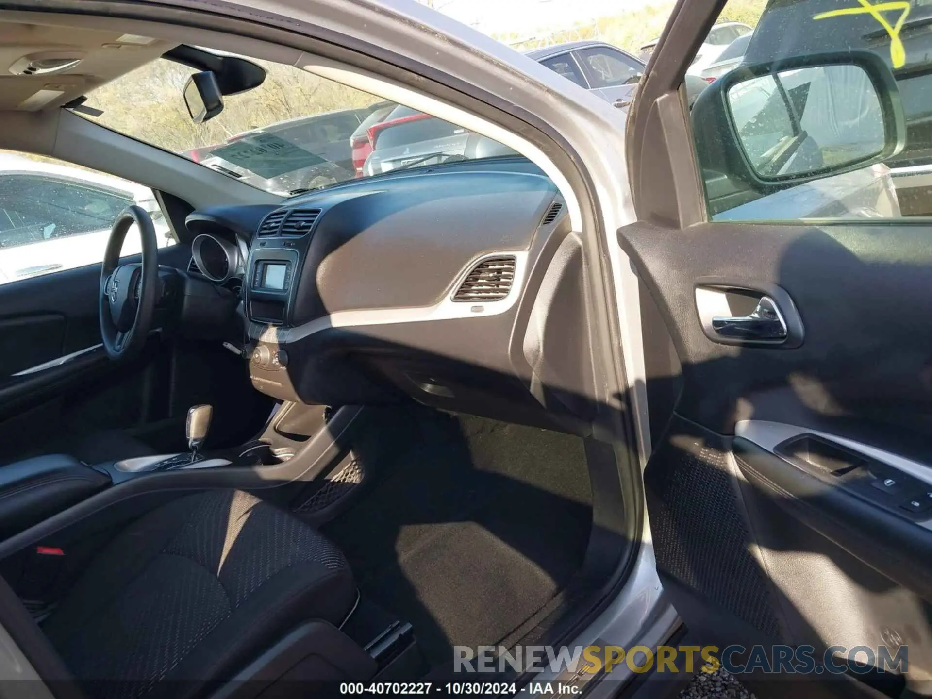 5 Photograph of a damaged car 3C4PDCBB6KT835643 DODGE JOURNEY 2019