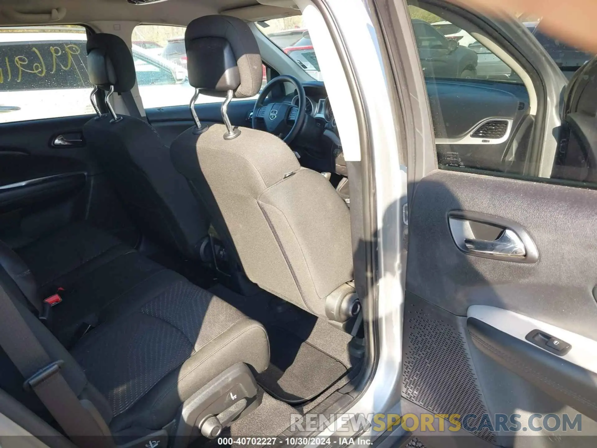 8 Photograph of a damaged car 3C4PDCBB6KT835643 DODGE JOURNEY 2019