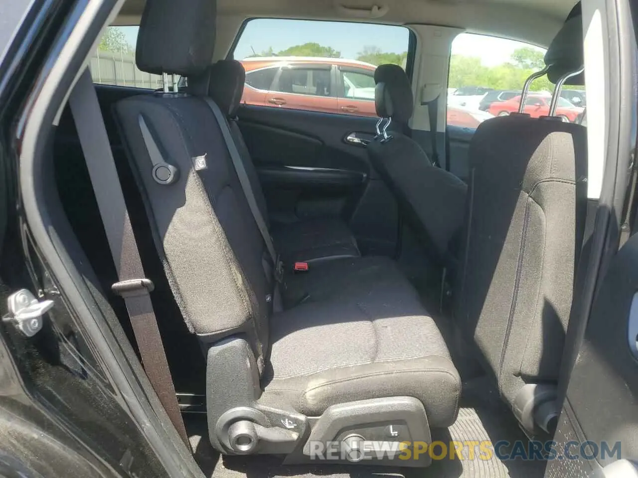 12 Photograph of a damaged car 3C4PDCBB6KT837618 DODGE JOURNEY 2019