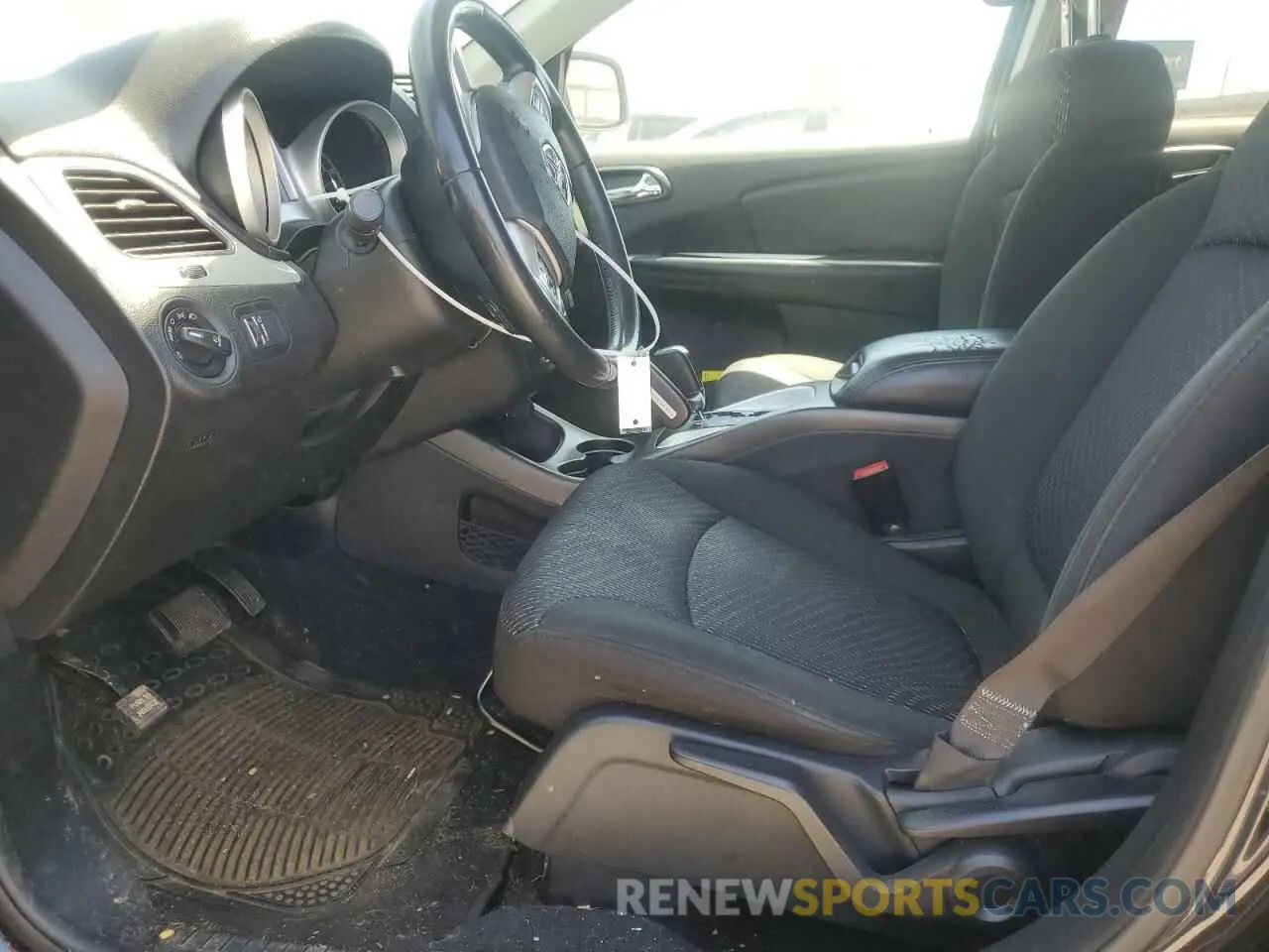 7 Photograph of a damaged car 3C4PDCBB6KT837618 DODGE JOURNEY 2019