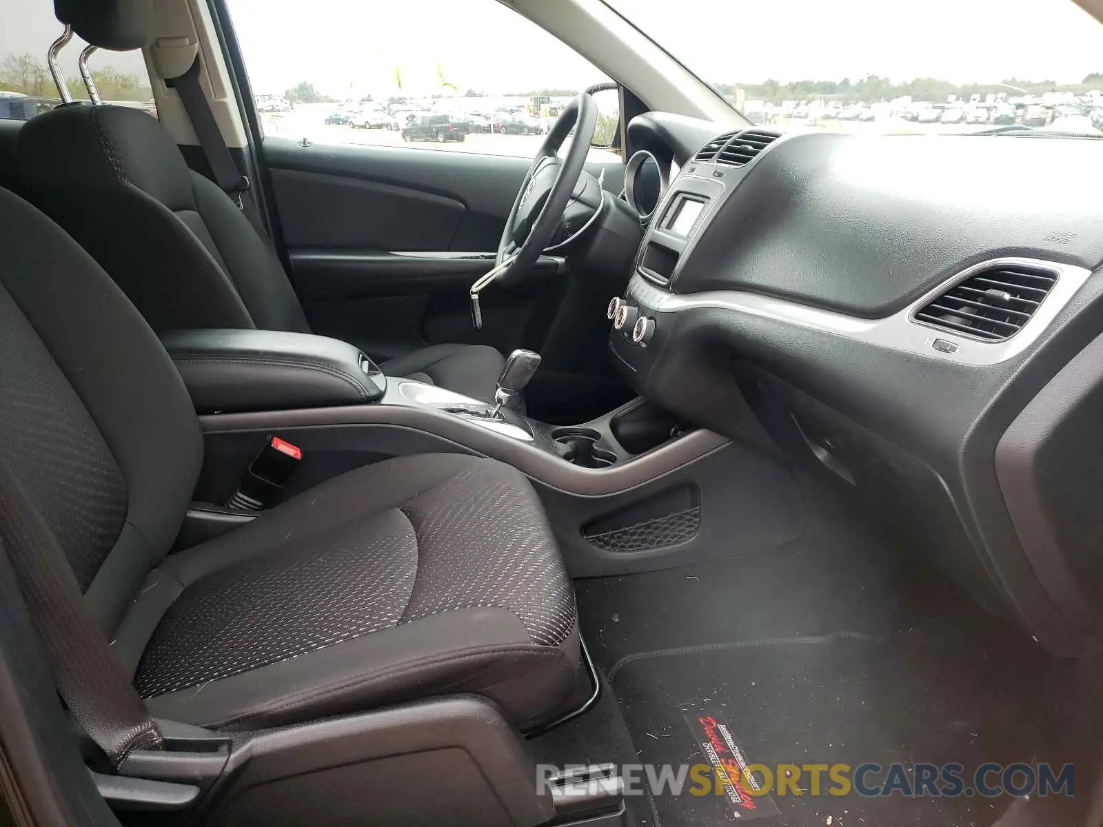 5 Photograph of a damaged car 3C4PDCBB6KT863233 DODGE JOURNEY 2019