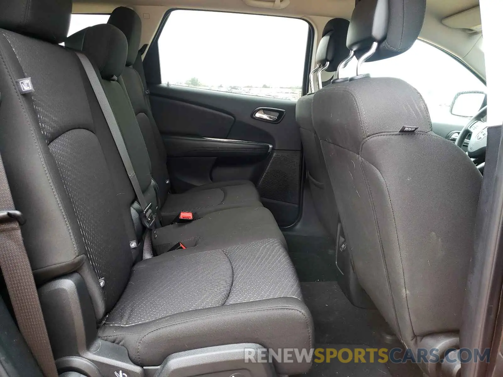 6 Photograph of a damaged car 3C4PDCBB6KT863233 DODGE JOURNEY 2019
