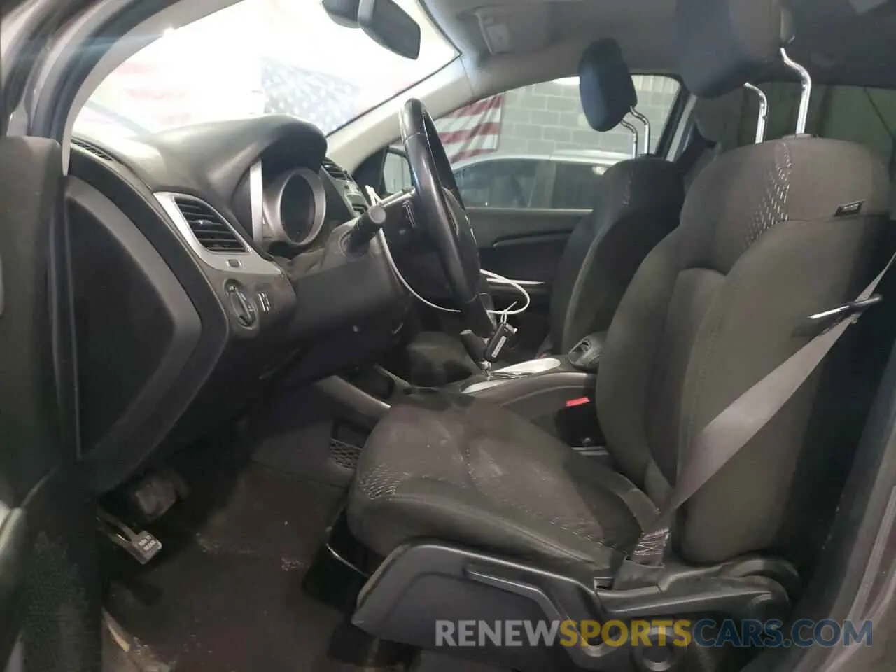 7 Photograph of a damaged car 3C4PDCBB6KT864026 DODGE JOURNEY 2019