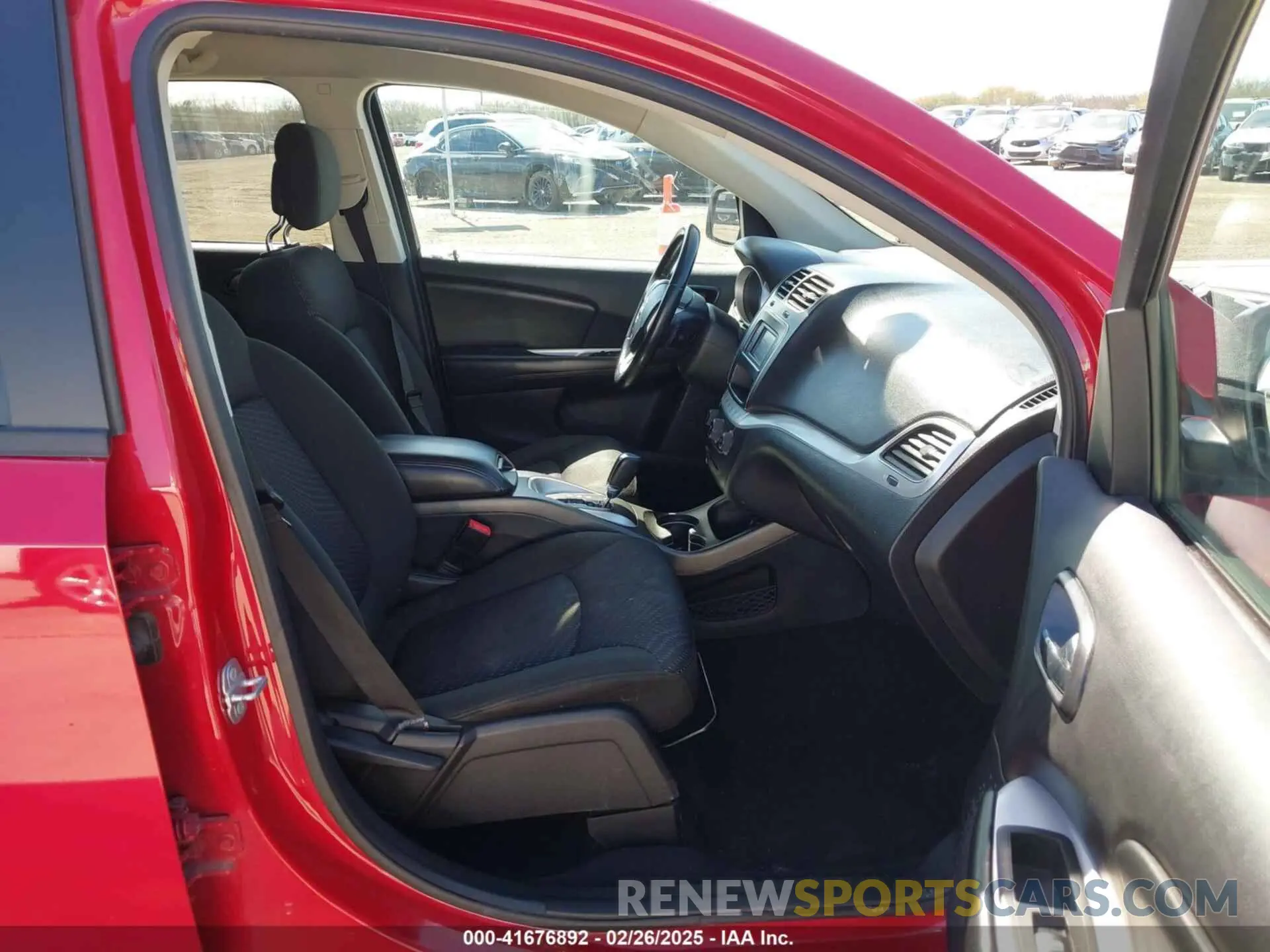5 Photograph of a damaged car 3C4PDCBB6KT867072 DODGE JOURNEY 2019
