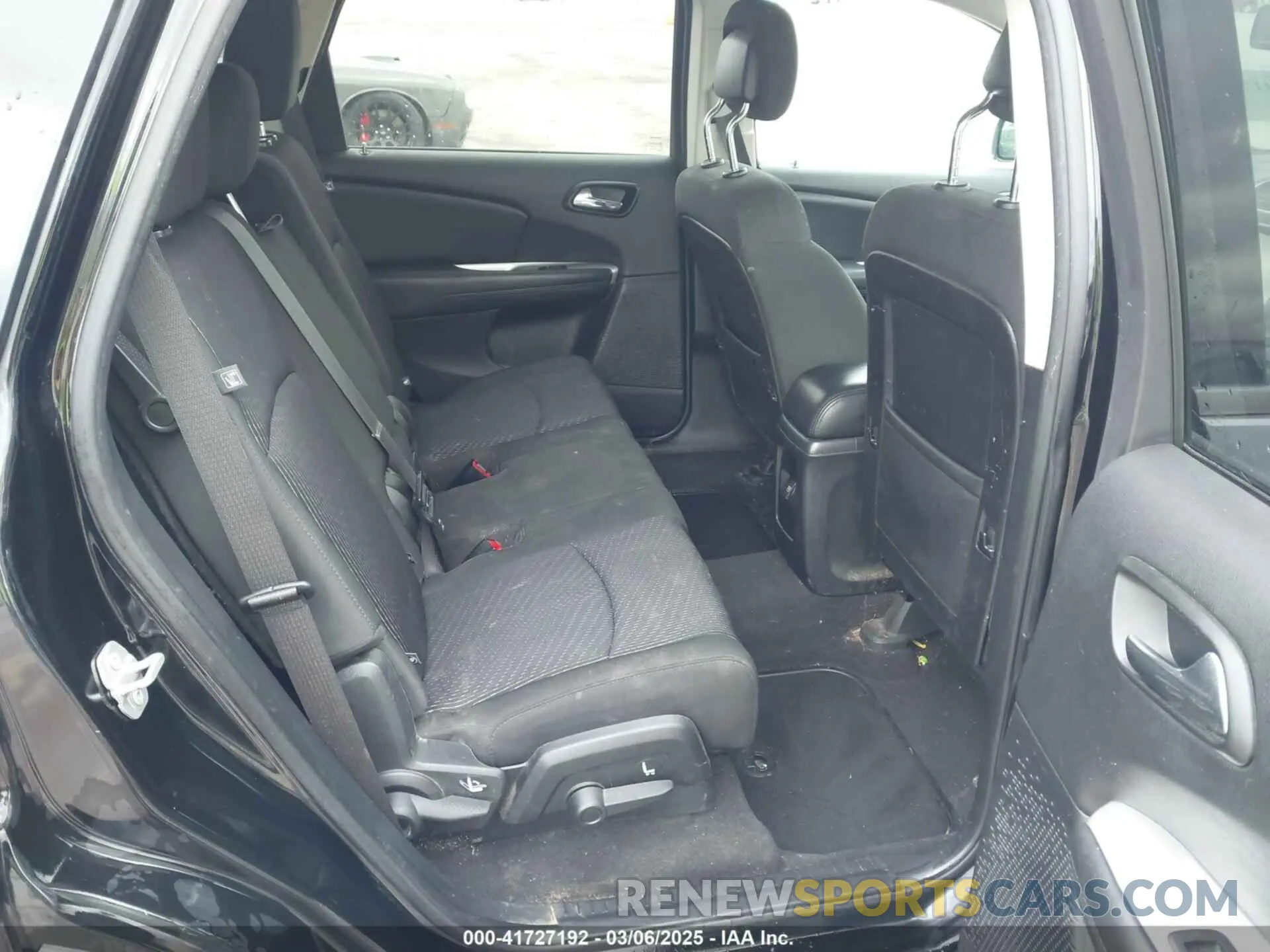 8 Photograph of a damaged car 3C4PDCBB7KT779471 DODGE JOURNEY 2019