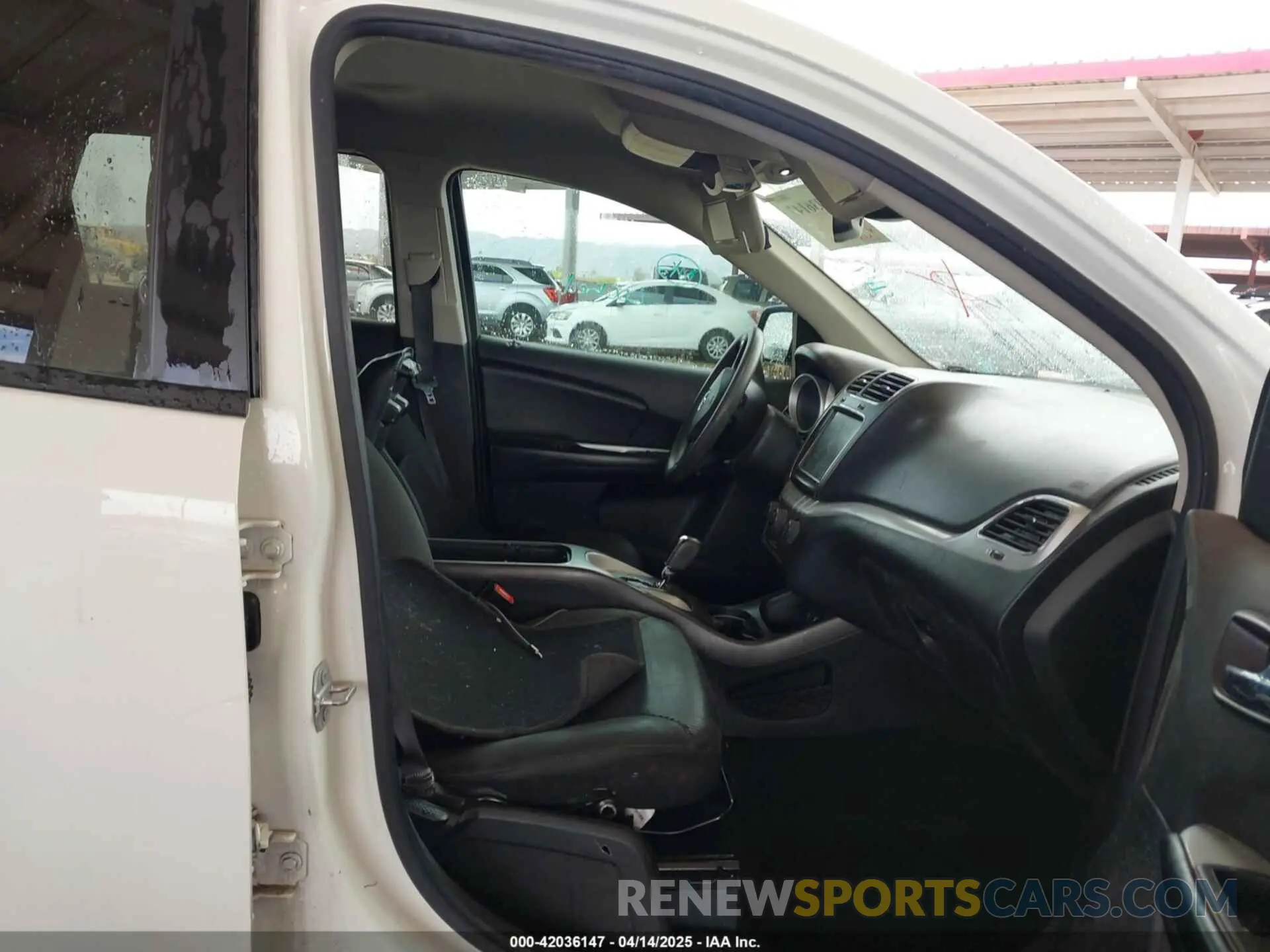 5 Photograph of a damaged car 3C4PDCBB7KT797842 DODGE JOURNEY 2019