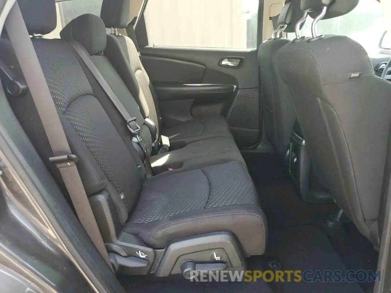 11 Photograph of a damaged car 3C4PDCBB7KT835523 DODGE JOURNEY 2019