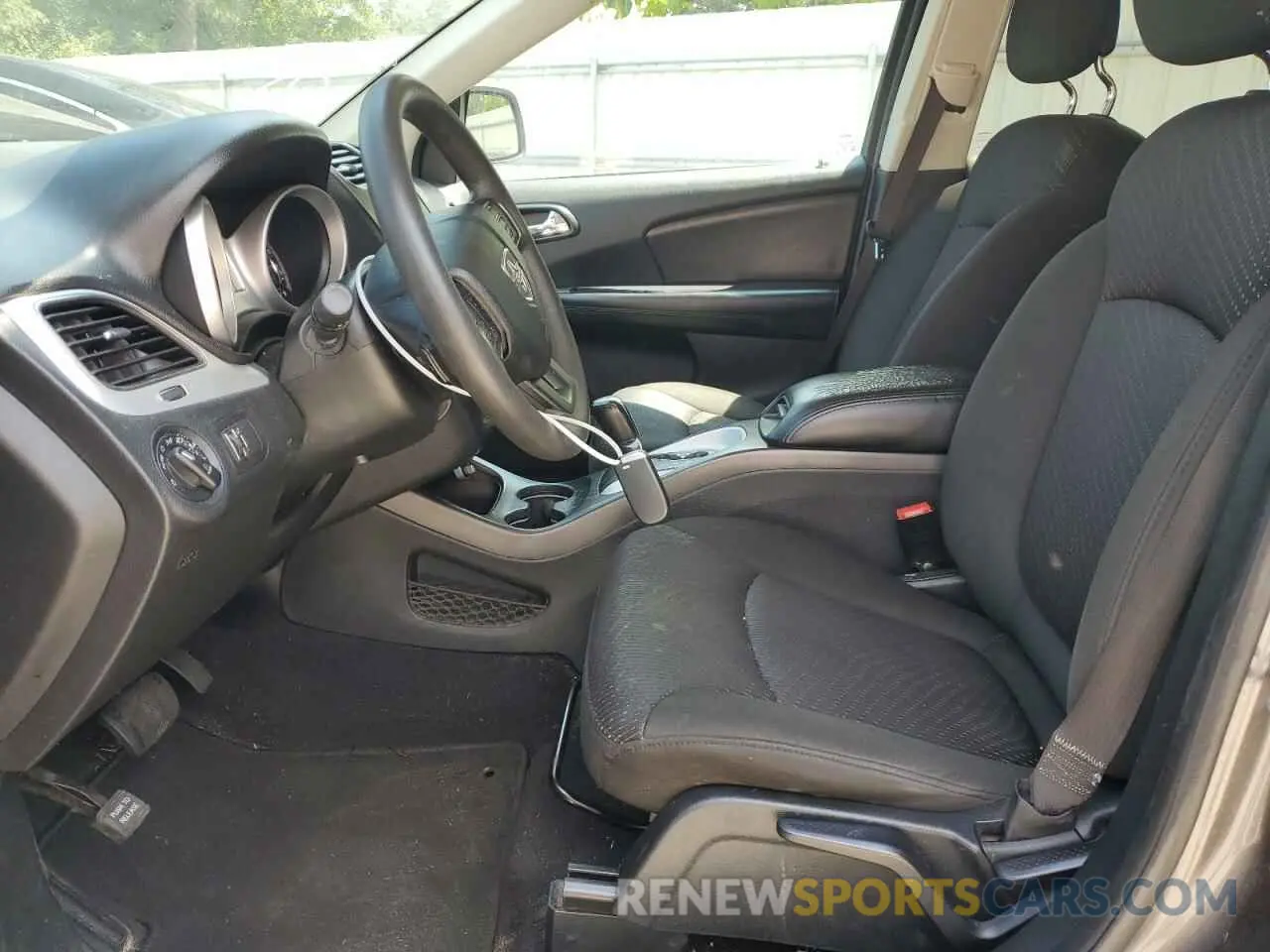 7 Photograph of a damaged car 3C4PDCBB7KT835523 DODGE JOURNEY 2019
