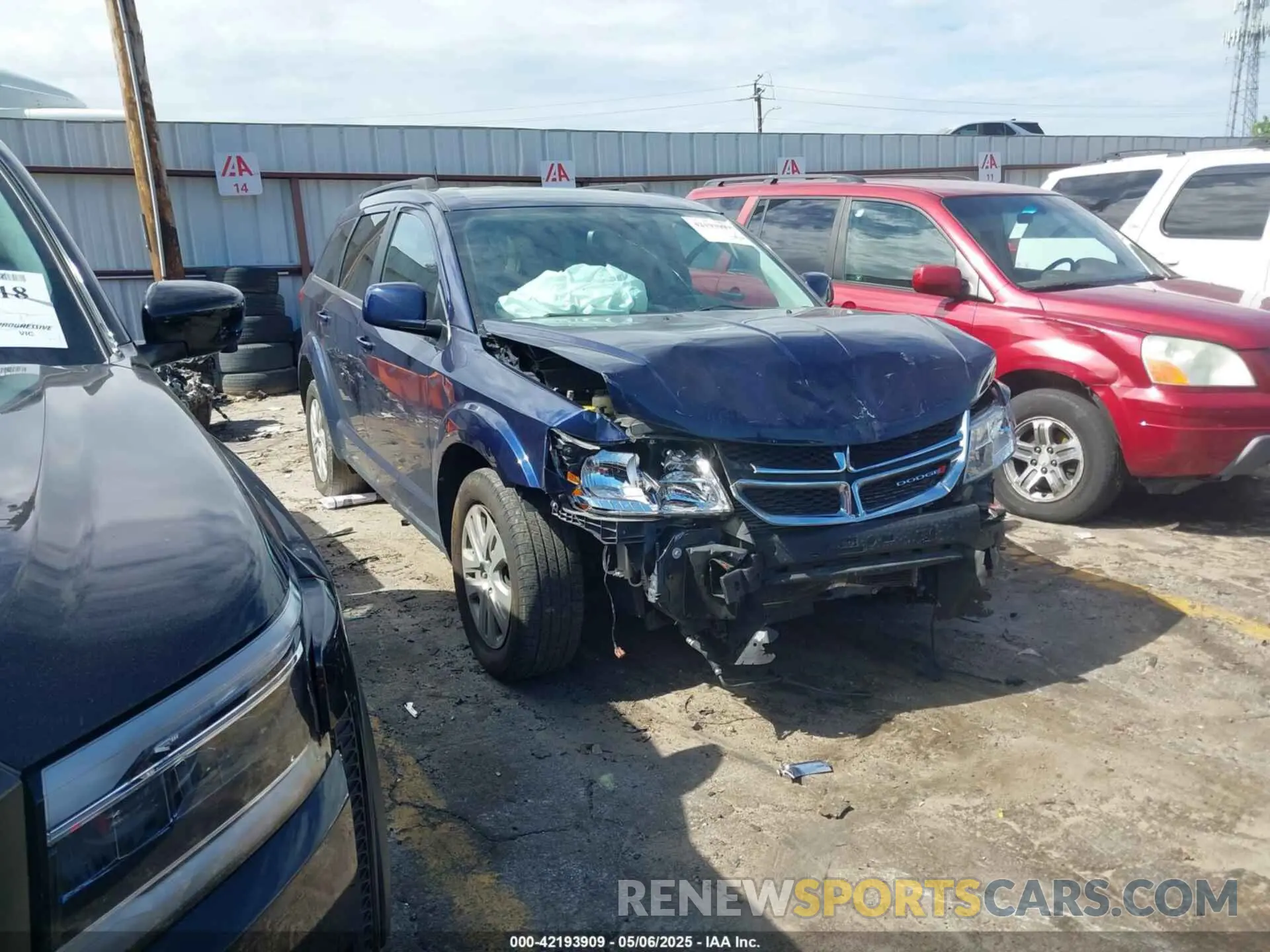 1 Photograph of a damaged car 3C4PDCBB7KT836834 DODGE JOURNEY 2019