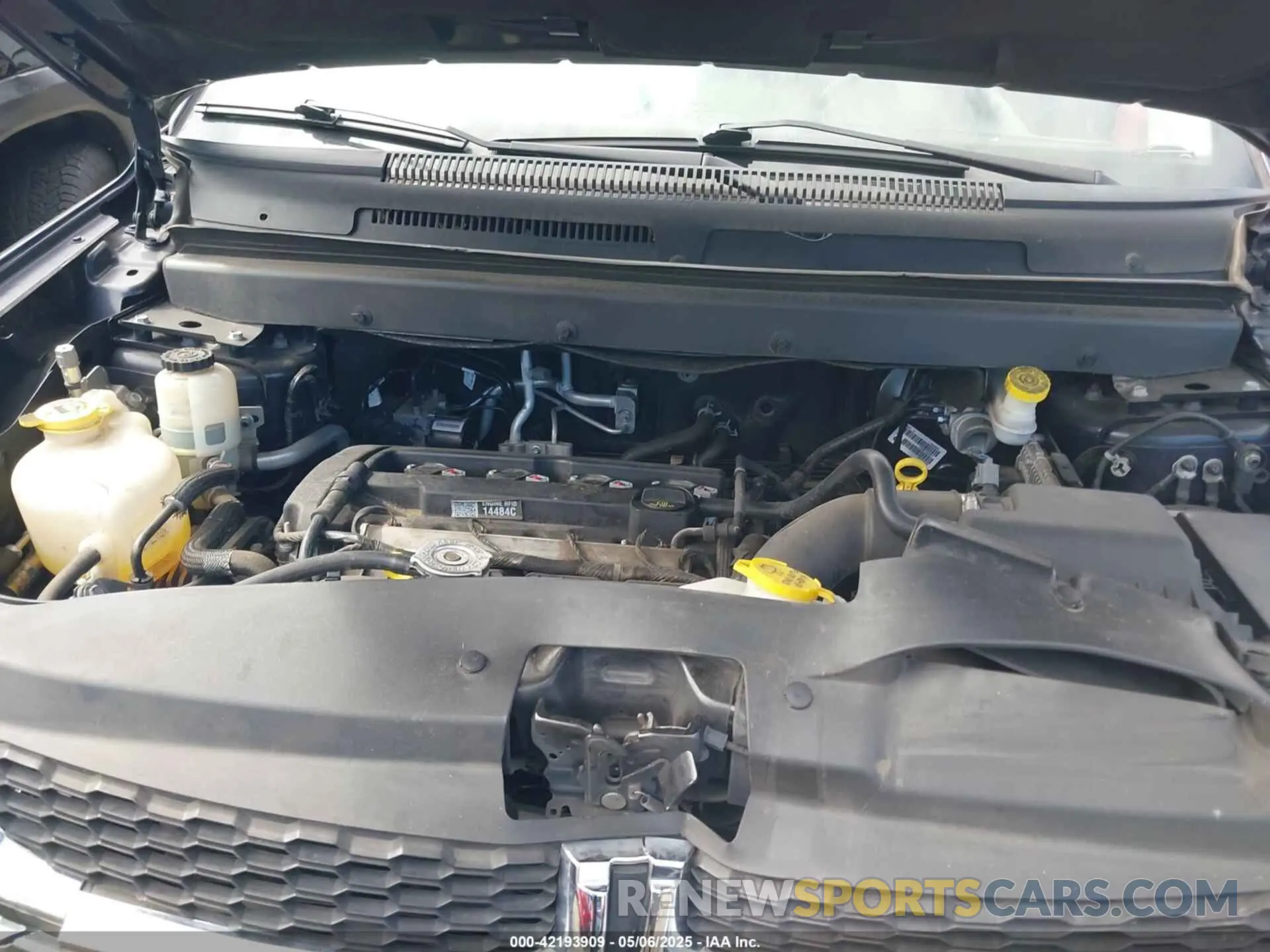 10 Photograph of a damaged car 3C4PDCBB7KT836834 DODGE JOURNEY 2019