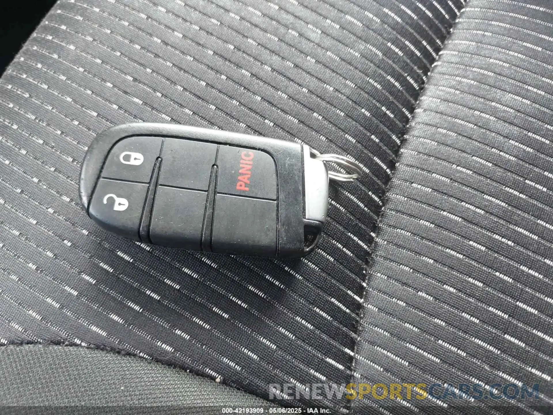 11 Photograph of a damaged car 3C4PDCBB7KT836834 DODGE JOURNEY 2019