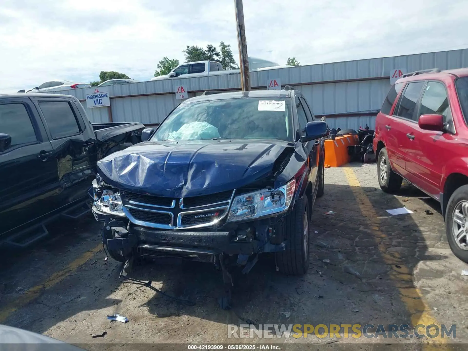 12 Photograph of a damaged car 3C4PDCBB7KT836834 DODGE JOURNEY 2019