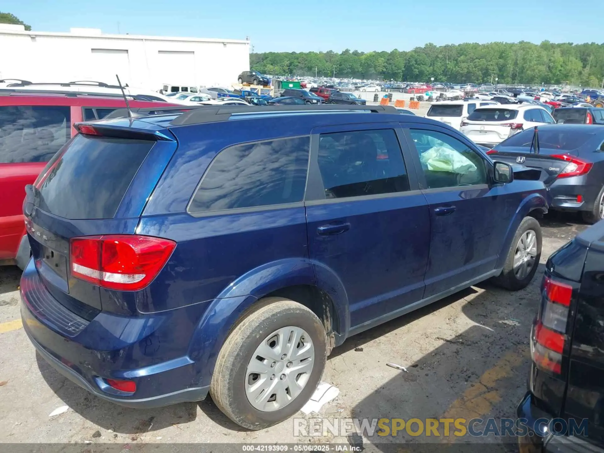 13 Photograph of a damaged car 3C4PDCBB7KT836834 DODGE JOURNEY 2019
