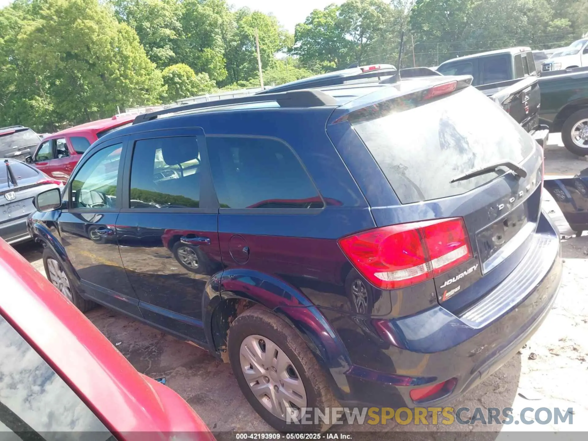 14 Photograph of a damaged car 3C4PDCBB7KT836834 DODGE JOURNEY 2019