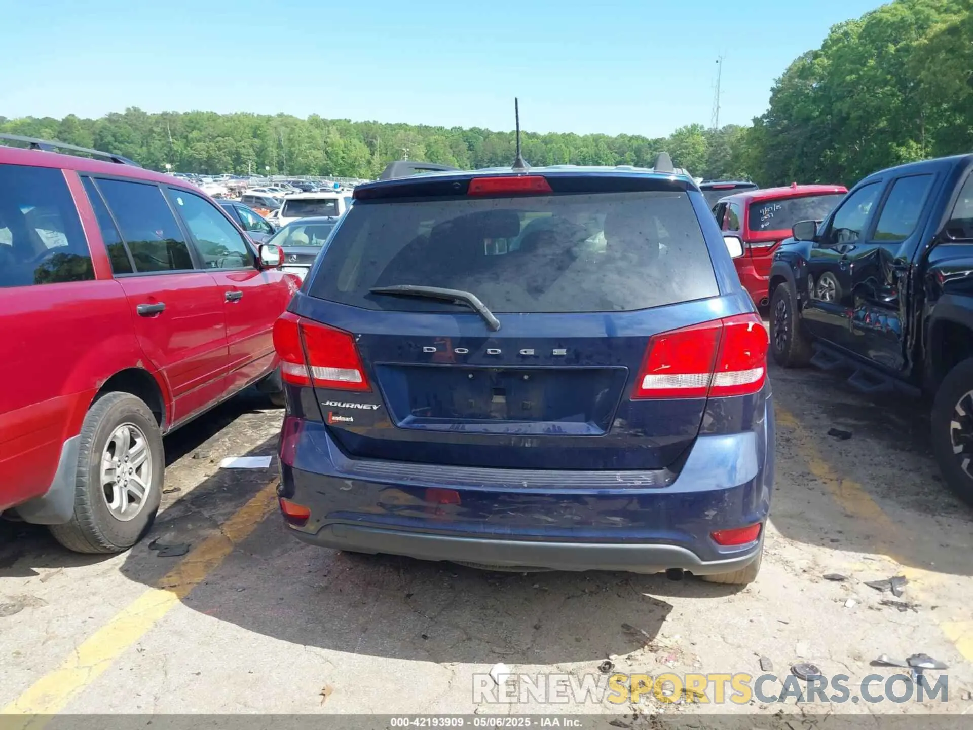 16 Photograph of a damaged car 3C4PDCBB7KT836834 DODGE JOURNEY 2019