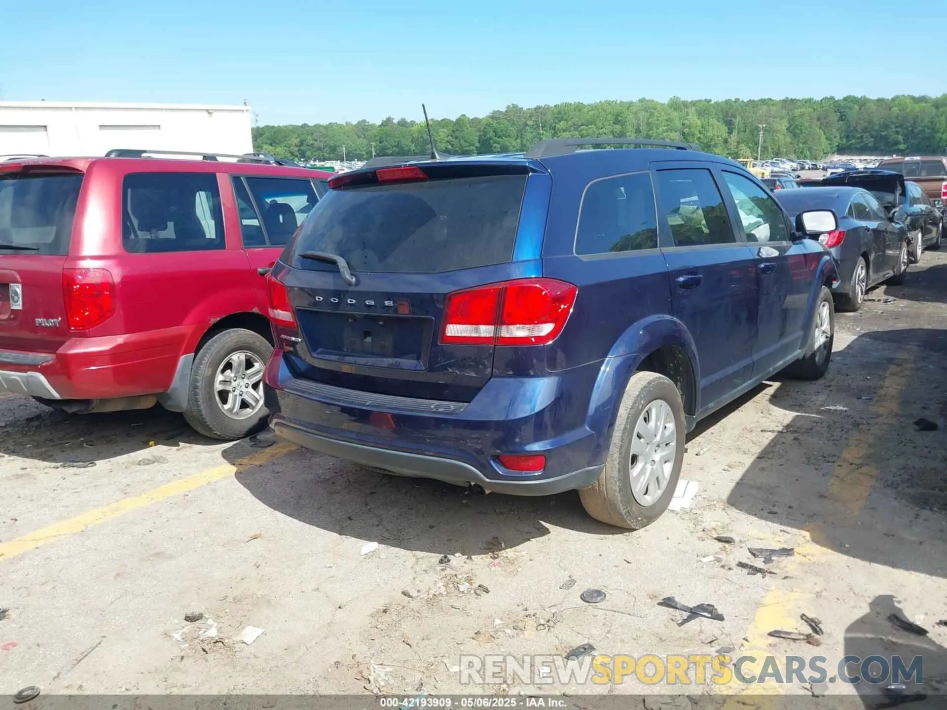 4 Photograph of a damaged car 3C4PDCBB7KT836834 DODGE JOURNEY 2019