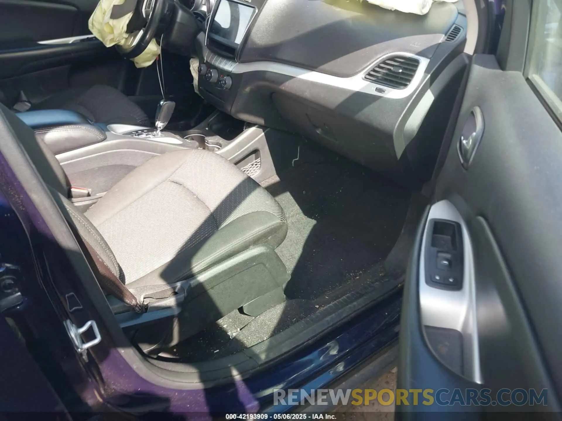 5 Photograph of a damaged car 3C4PDCBB7KT836834 DODGE JOURNEY 2019