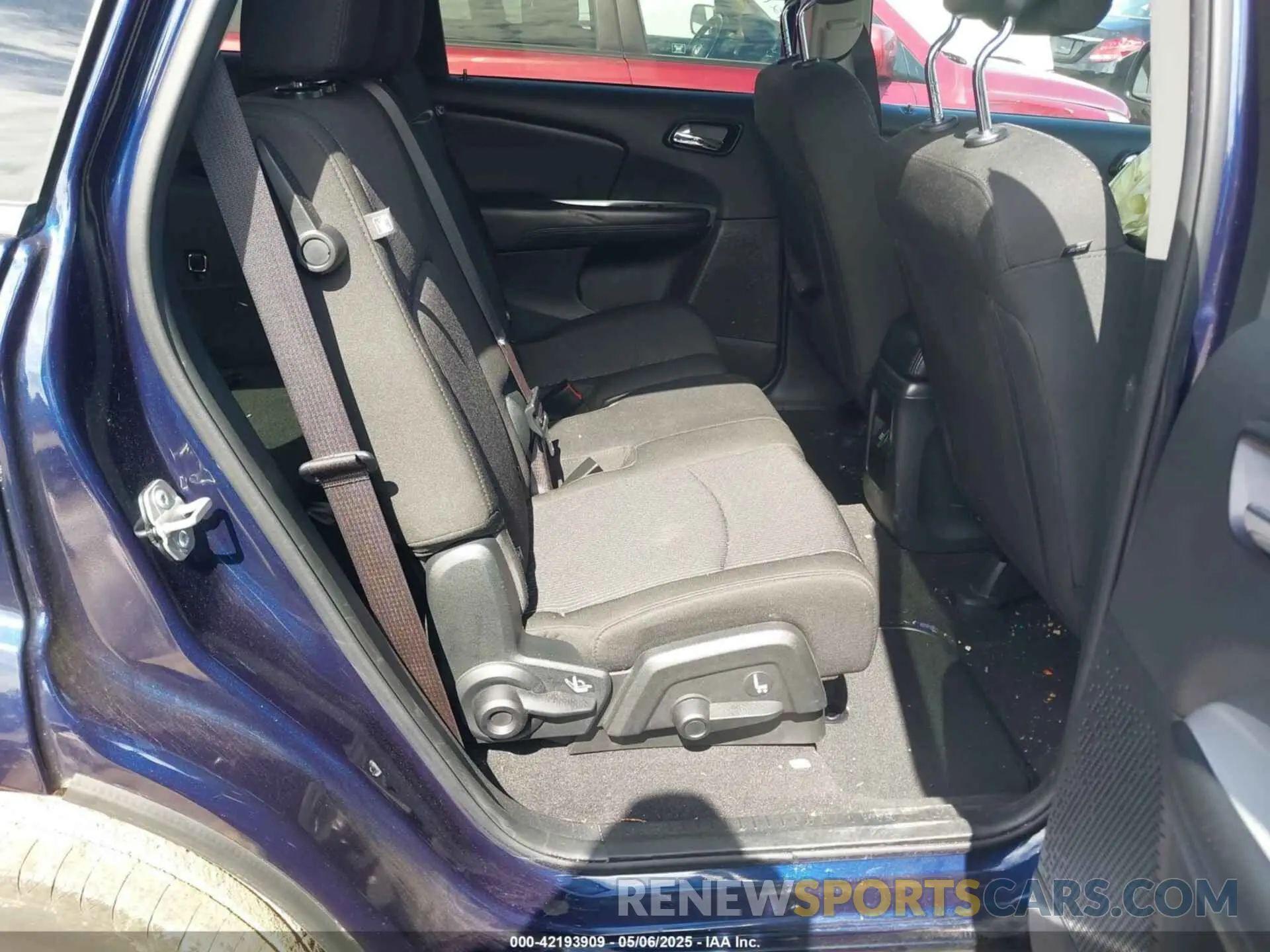 8 Photograph of a damaged car 3C4PDCBB7KT836834 DODGE JOURNEY 2019