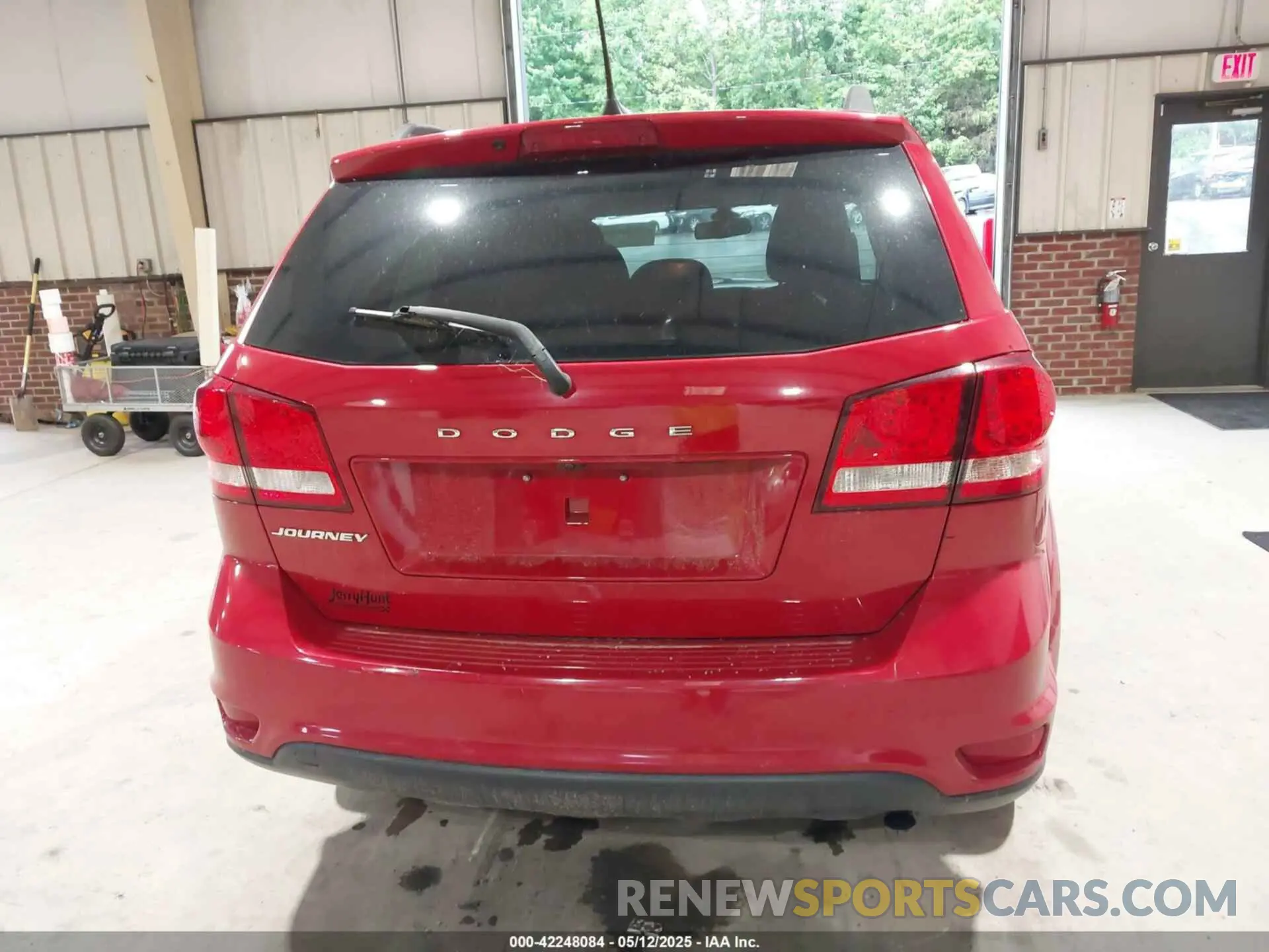 17 Photograph of a damaged car 3C4PDCBB7KT837627 DODGE JOURNEY 2019