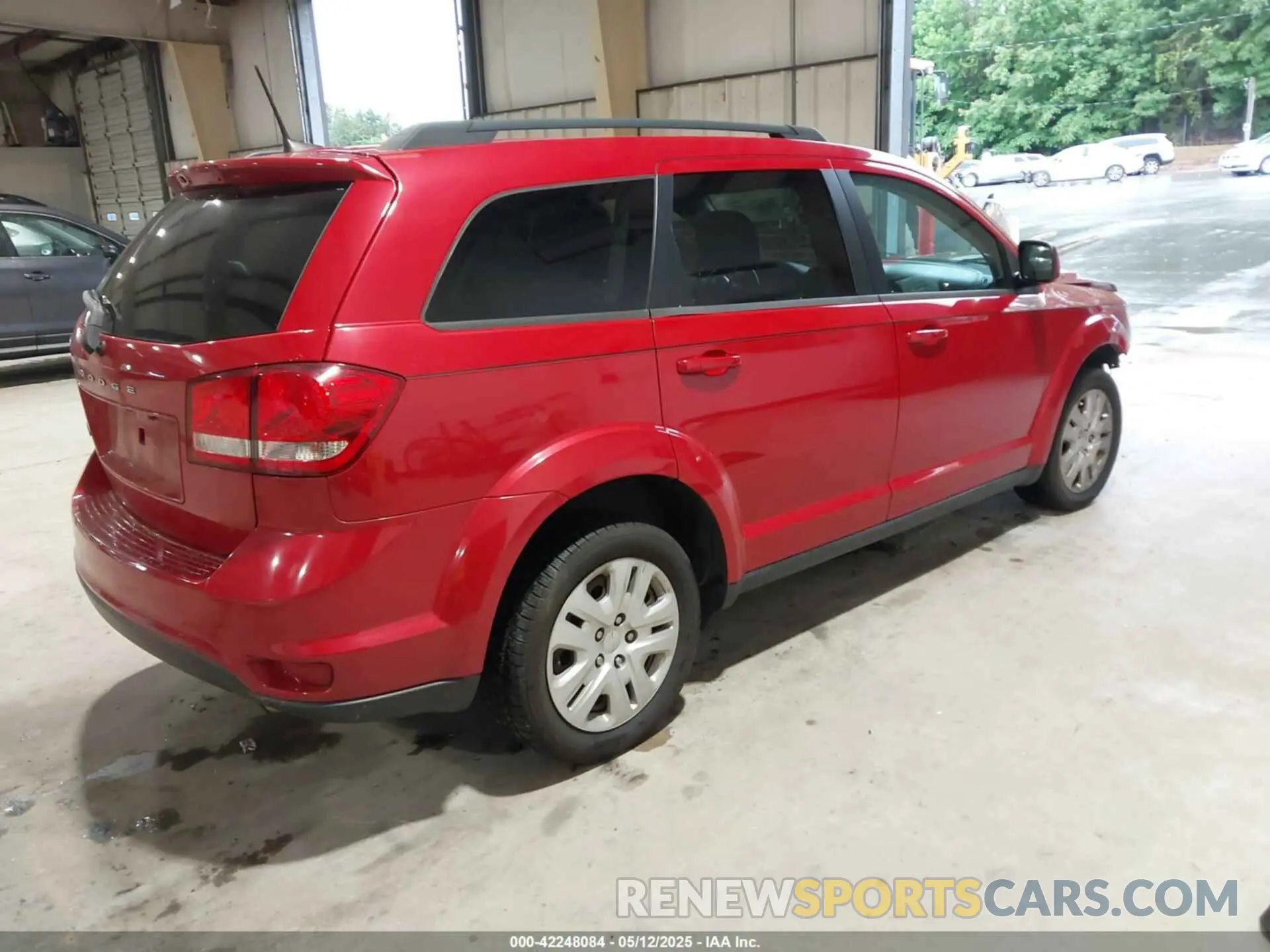 4 Photograph of a damaged car 3C4PDCBB7KT837627 DODGE JOURNEY 2019